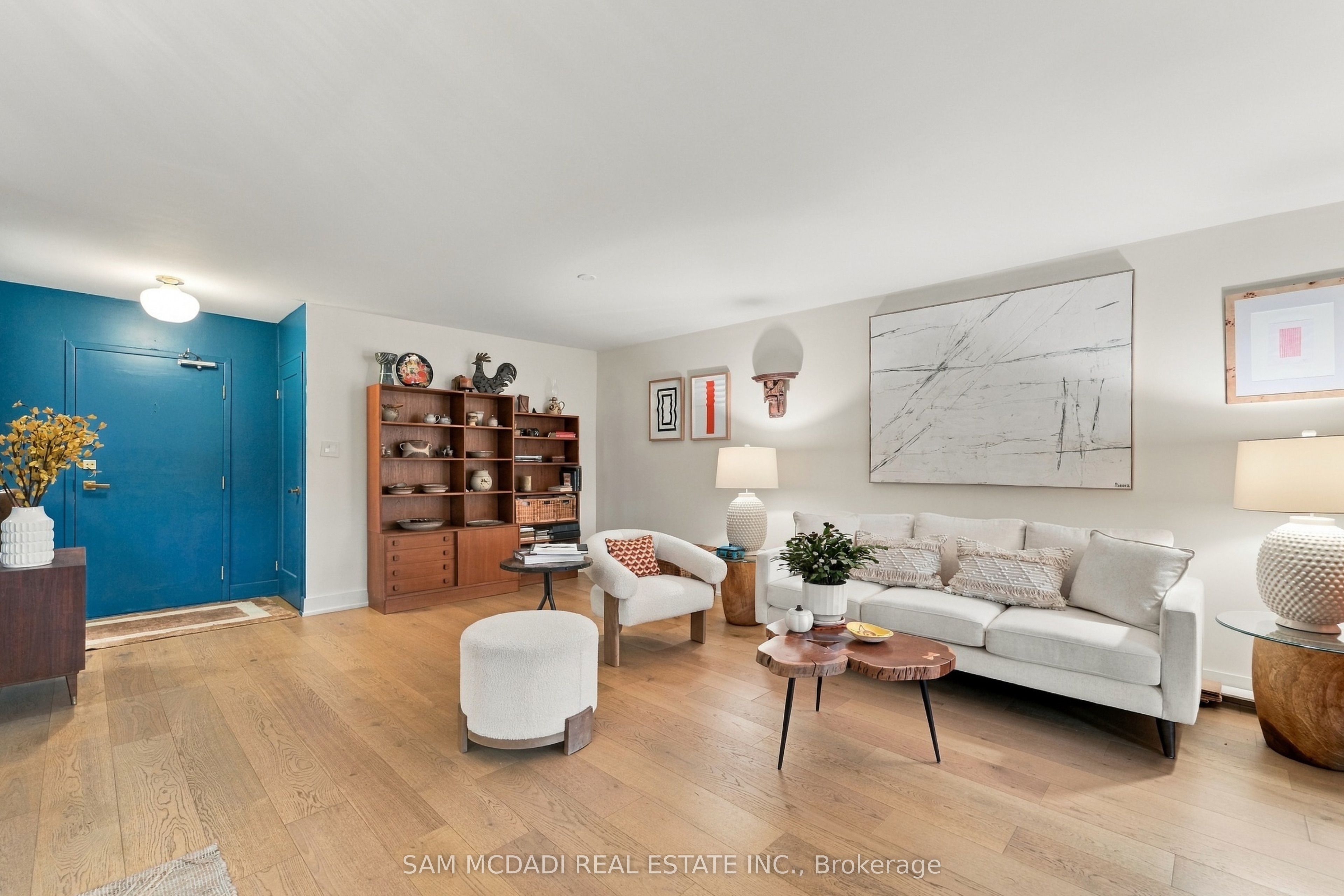 812 Burnhamthorpe Road 206