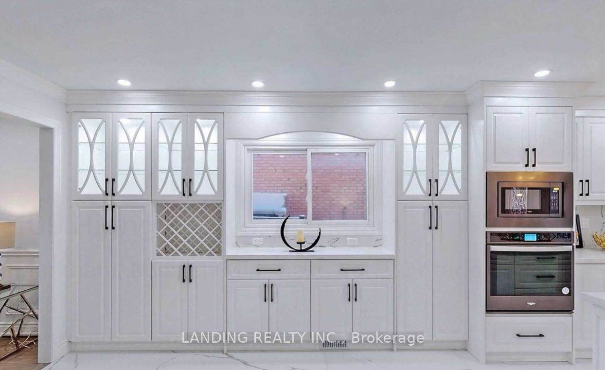 109 Highglen Avenue Main Floor