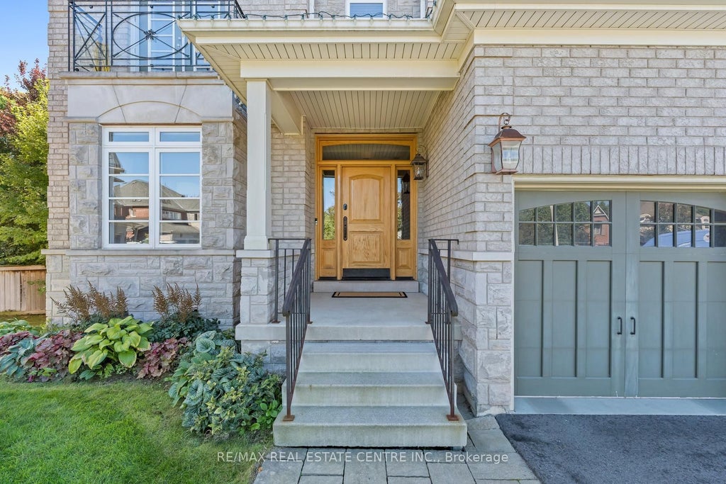 Photo of 14 View Point Circle, Halton Hills, ON L7G 6P2 (MLS # W13829312)