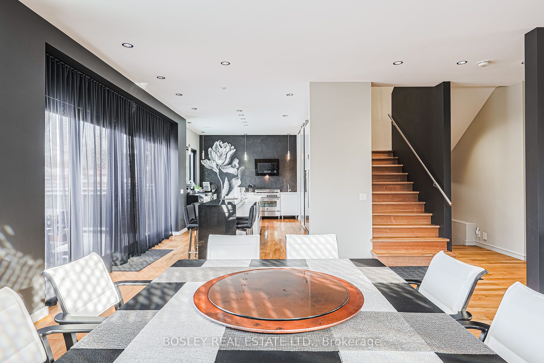 10 Graystone Gardens