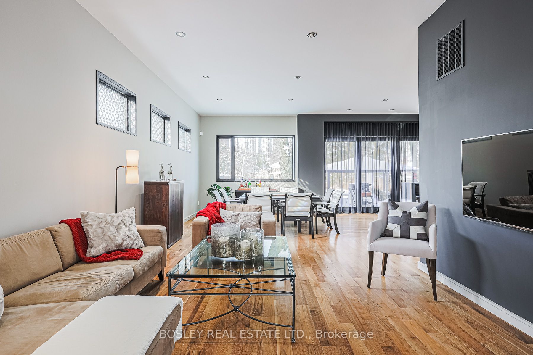 10 Graystone Gardens