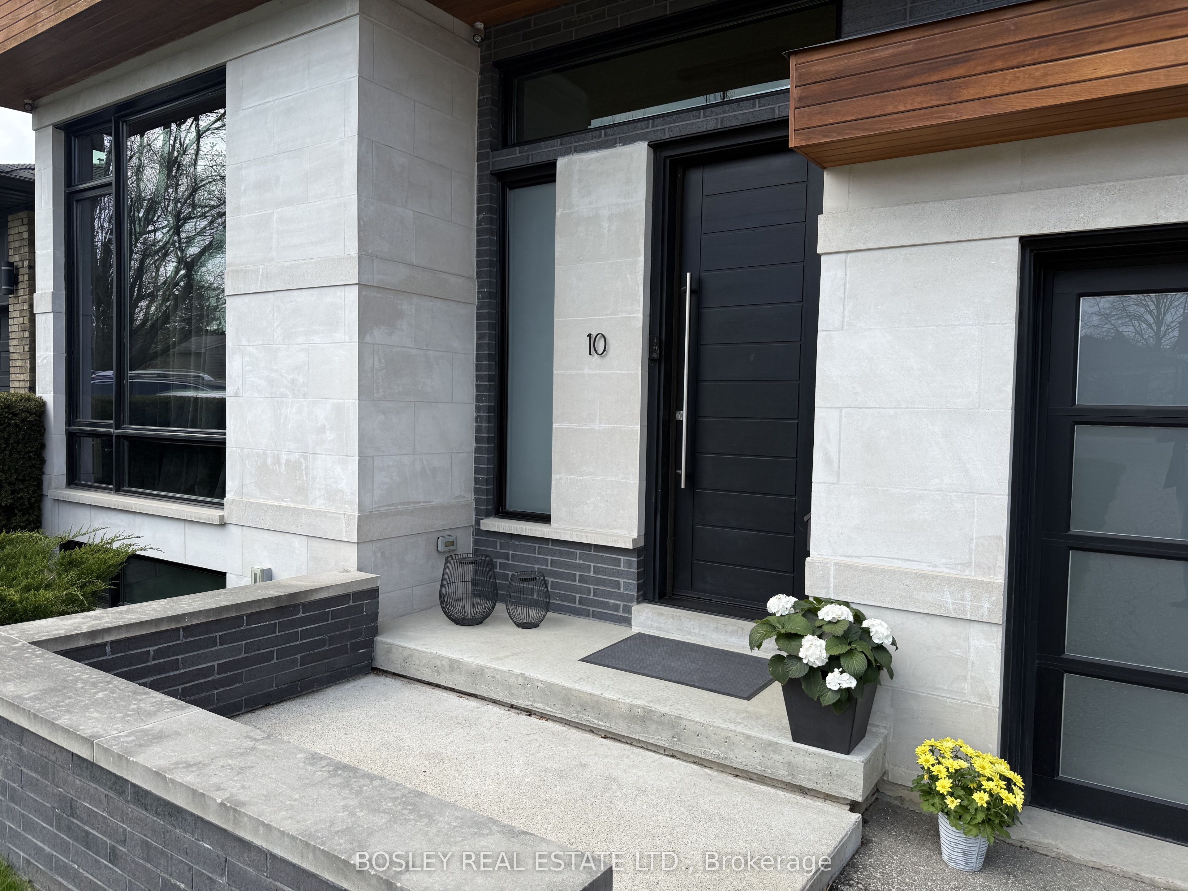 10 Graystone Gardens