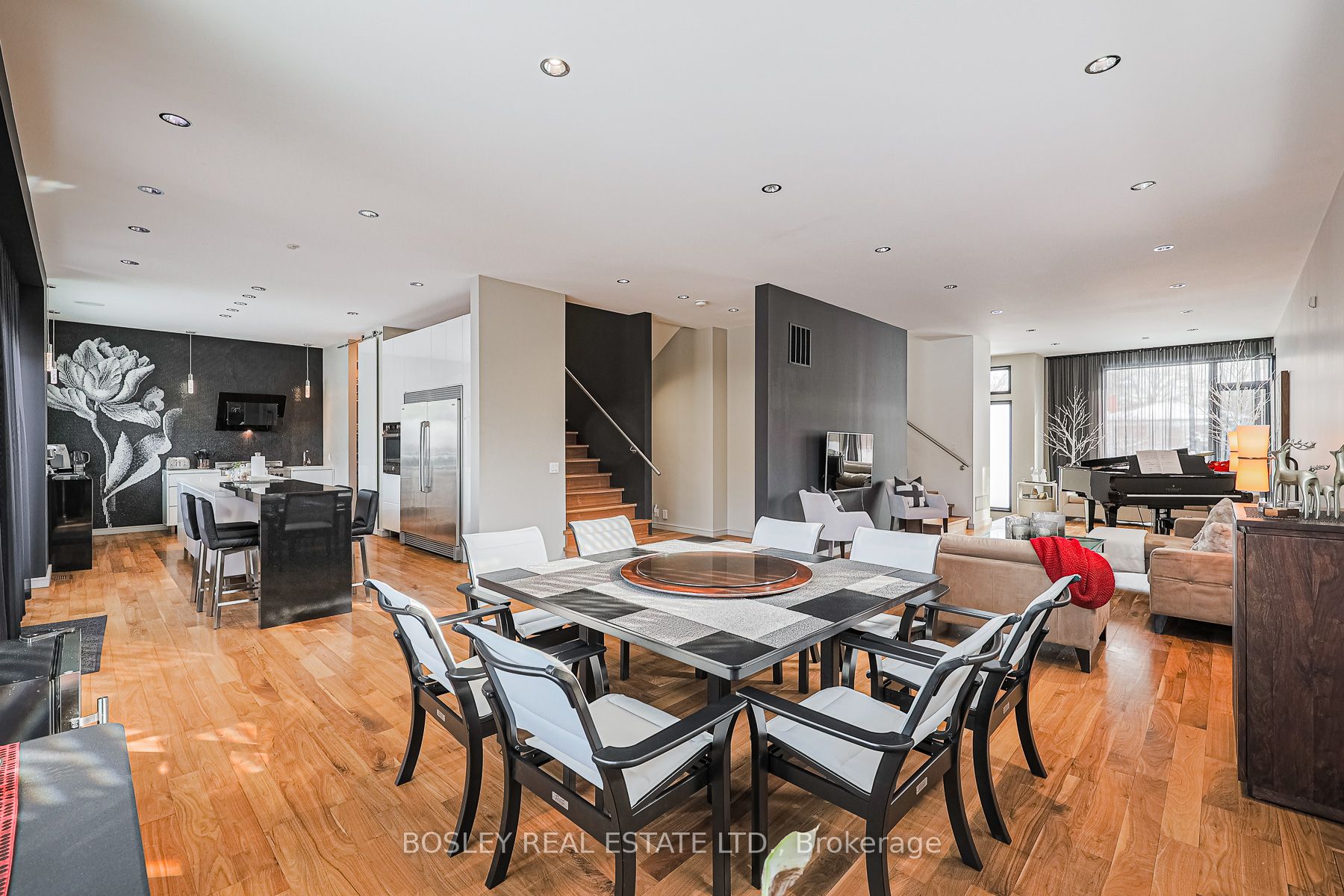 10 Graystone Gardens