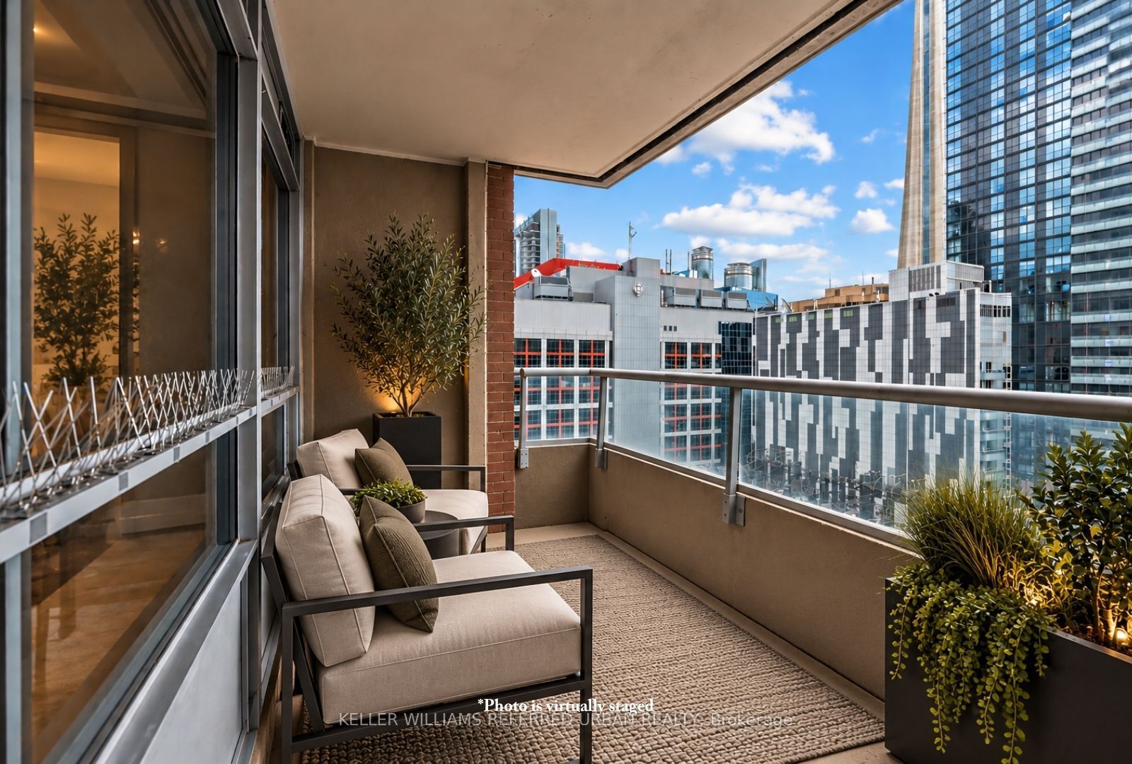 250 Wellington Street W 1436