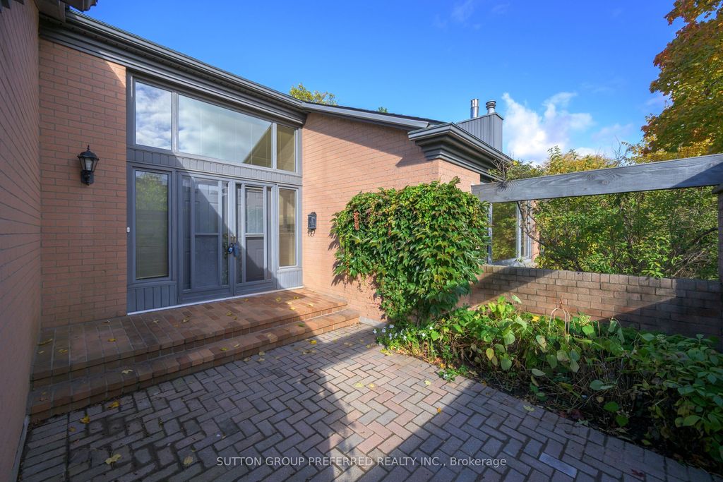 Photo of 50 Fiddlers Green Road #51, London North, ON N6H 4T4 (MLS # X13043936)