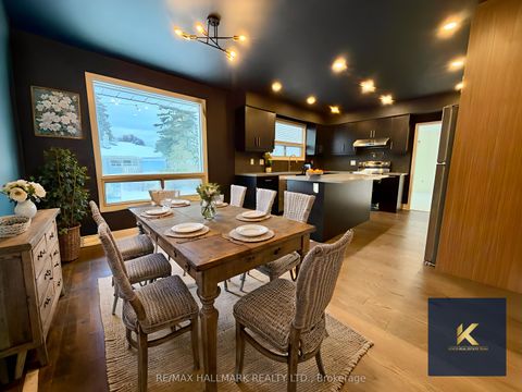 14 Alphonse Crescent Mississauga ON L5M 1A5