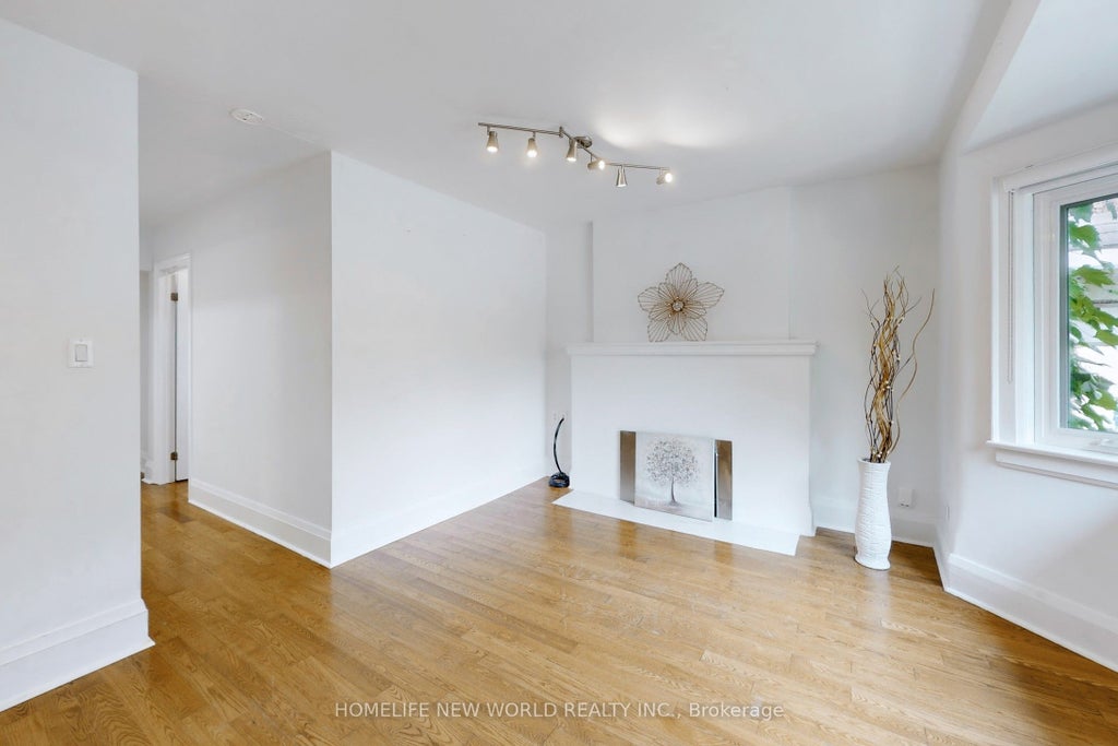 Photo of 14 Franklin Avenue, Toronto, ON M2N 1B6 (MLS # C14130968)