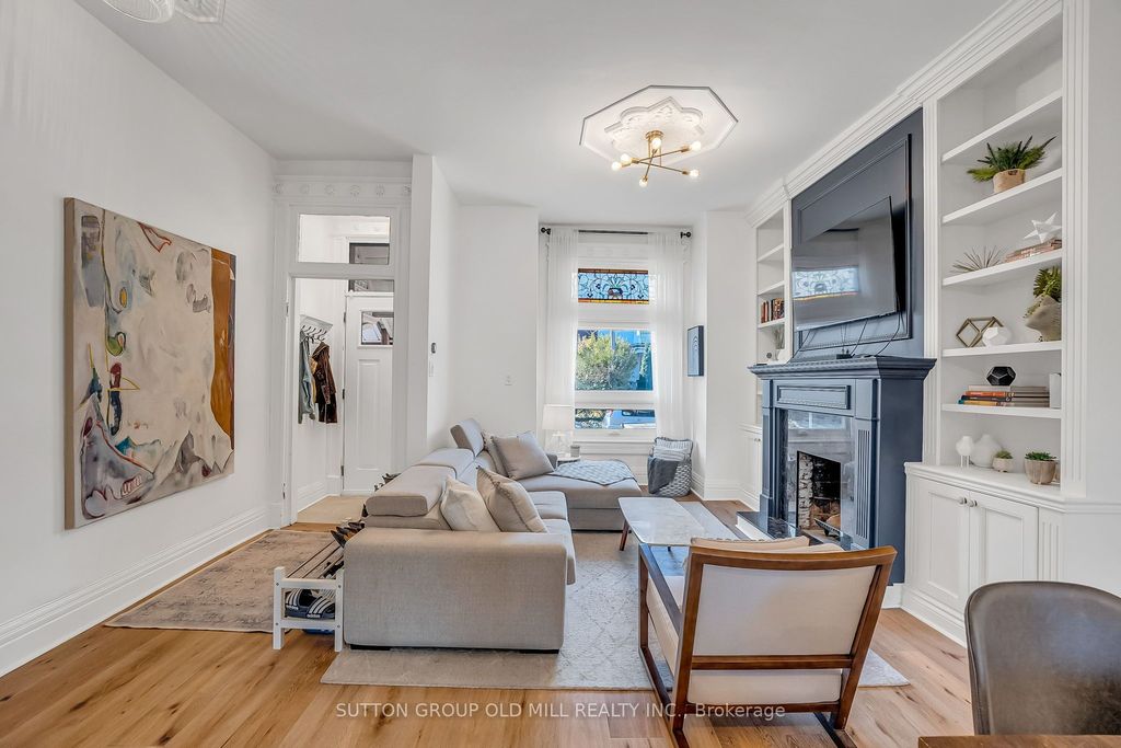 Photo of 323 Clinton Street, Toronto, ON M6G 2Y7 (MLS # C12578864)