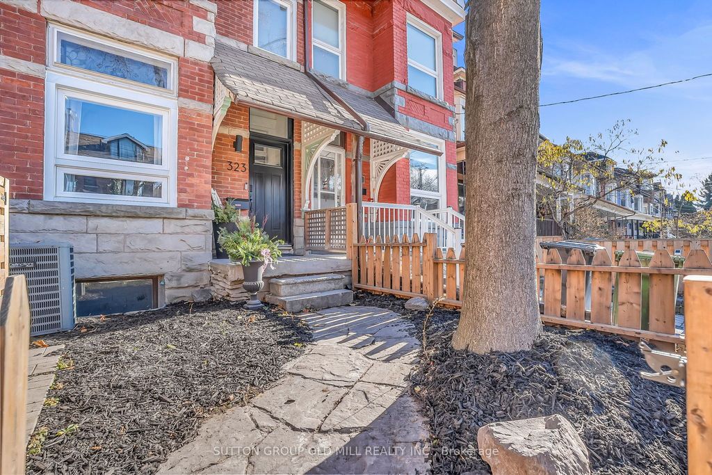 Photo of 323 Clinton Street, Toronto, ON M6G 2Y7 (MLS # C12578864)