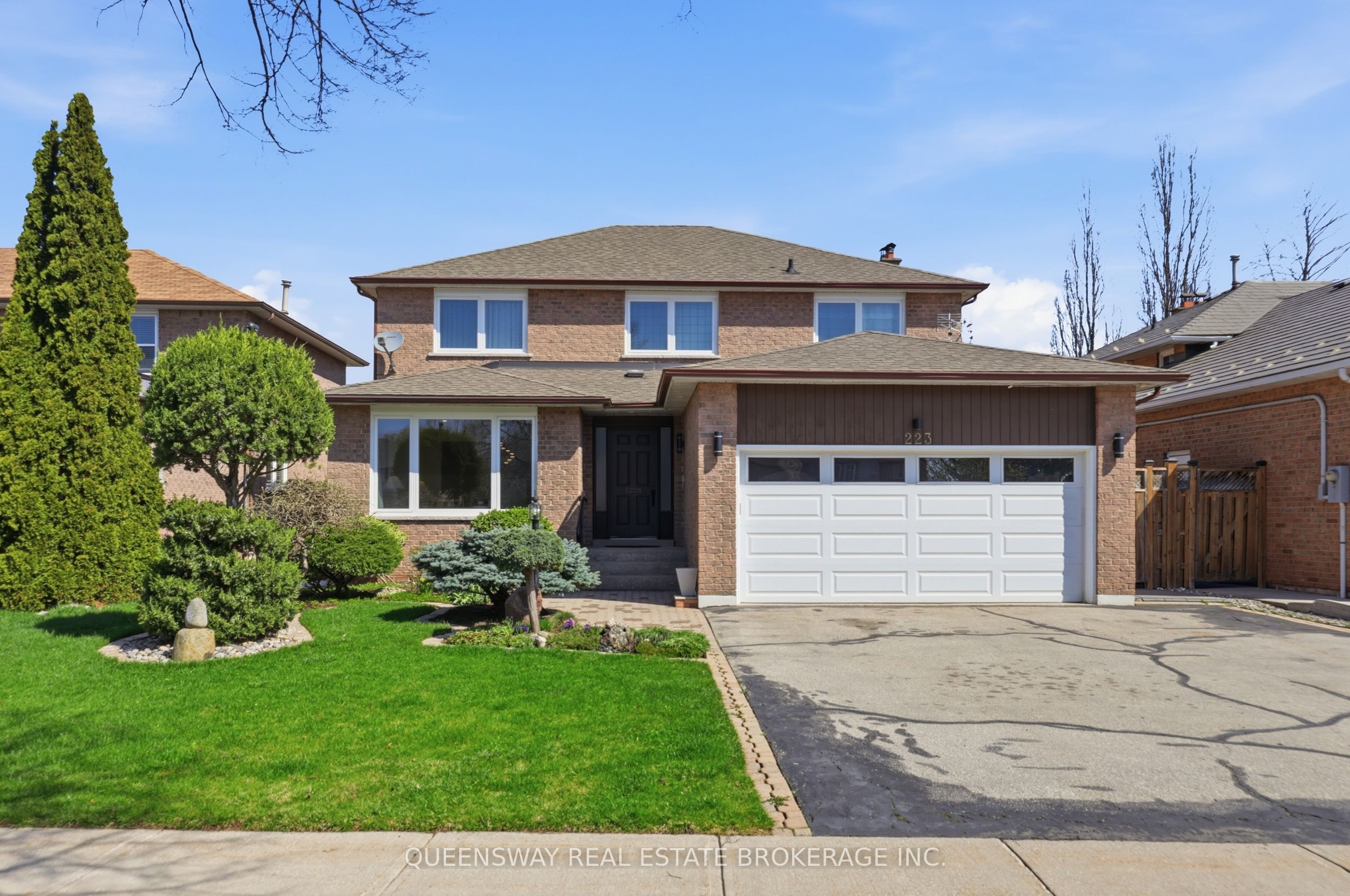 223 River Oaks Boulevard W