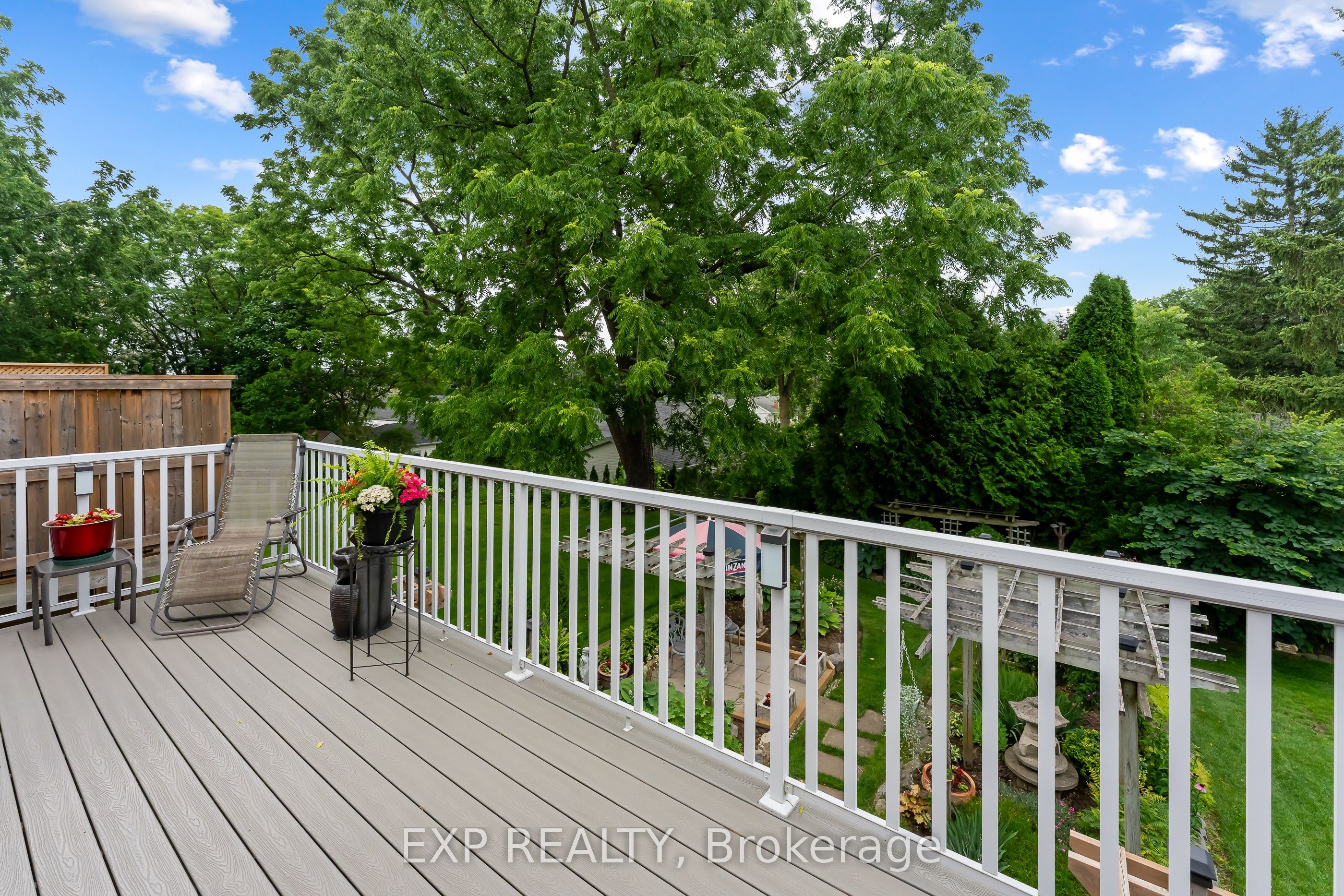 9 KINSMAN Court S