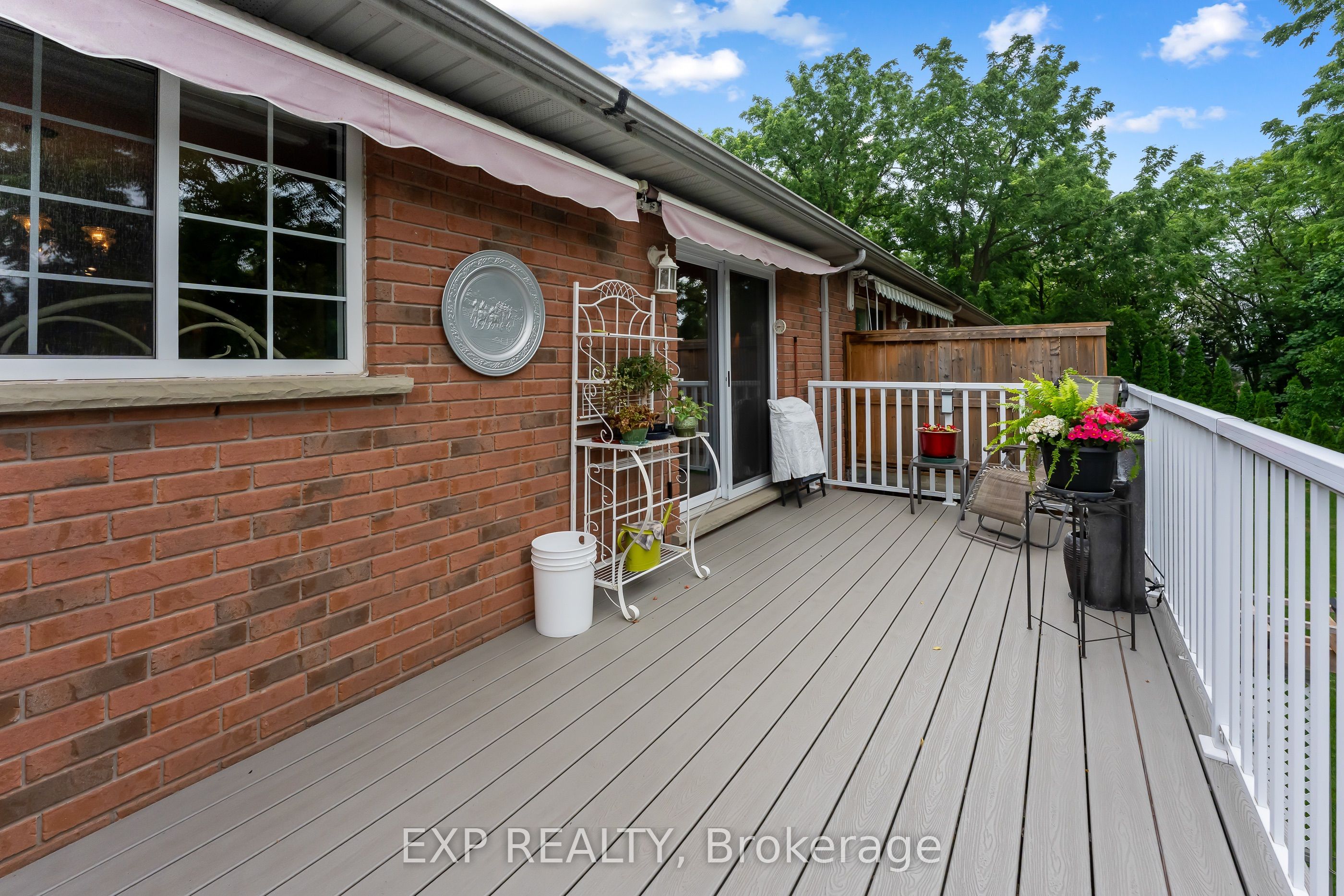 9 KINSMAN Court S