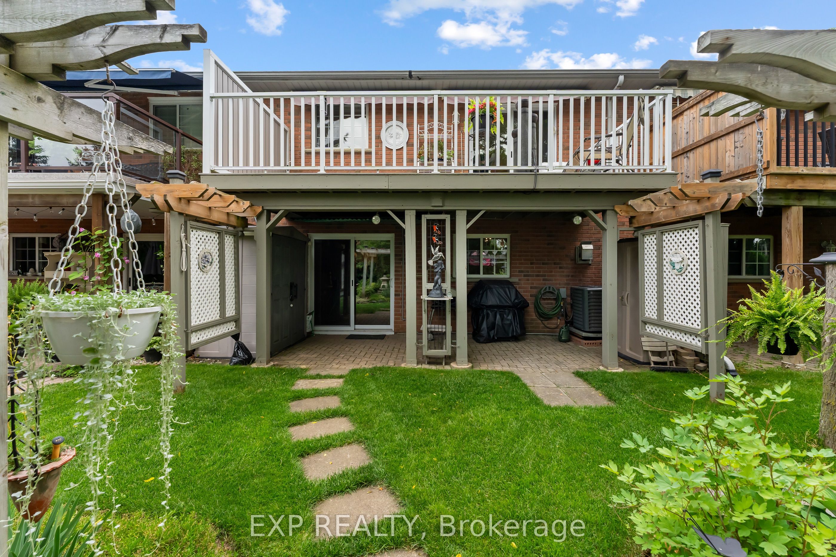 9 KINSMAN Court S