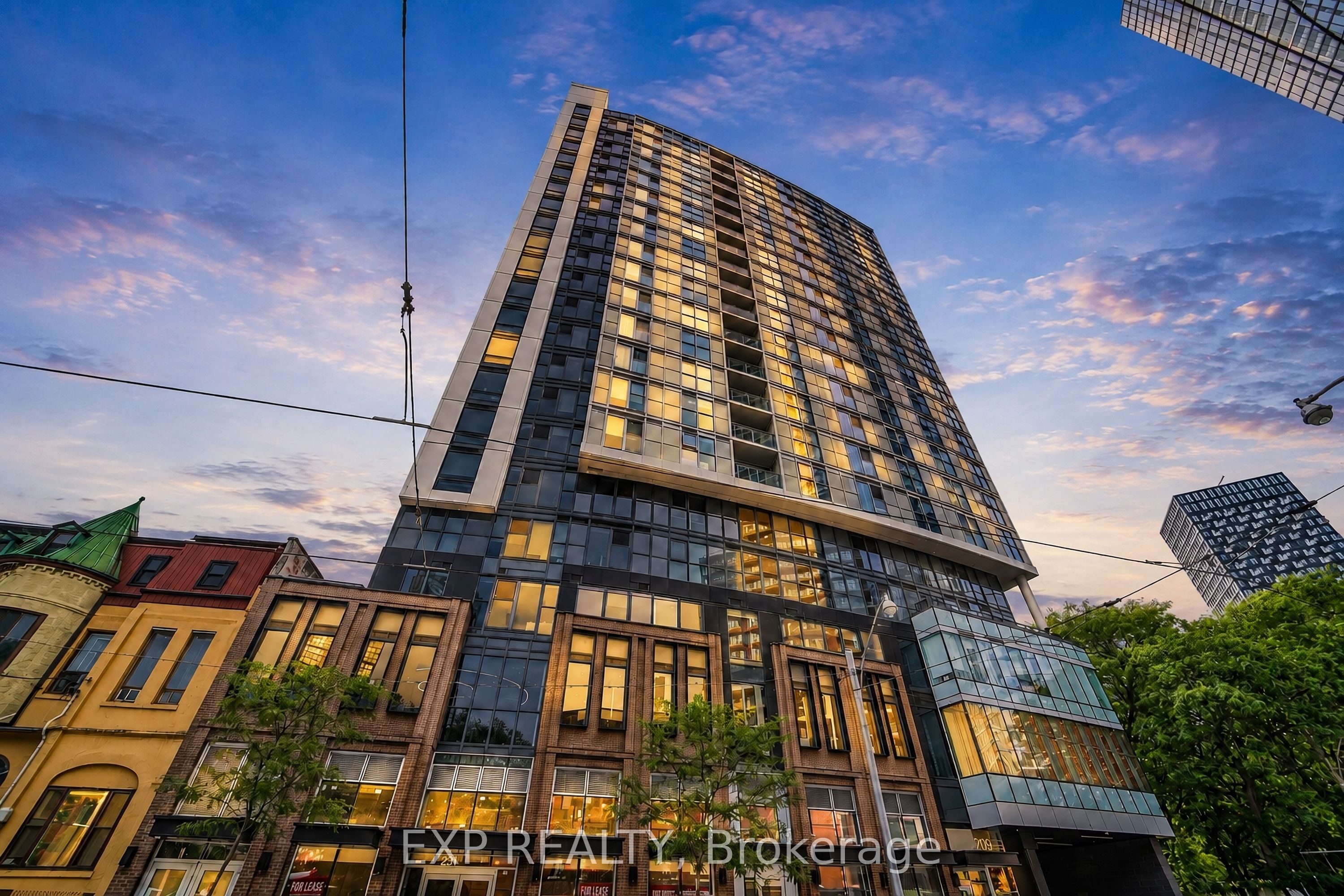 219 Dundas Street E 610