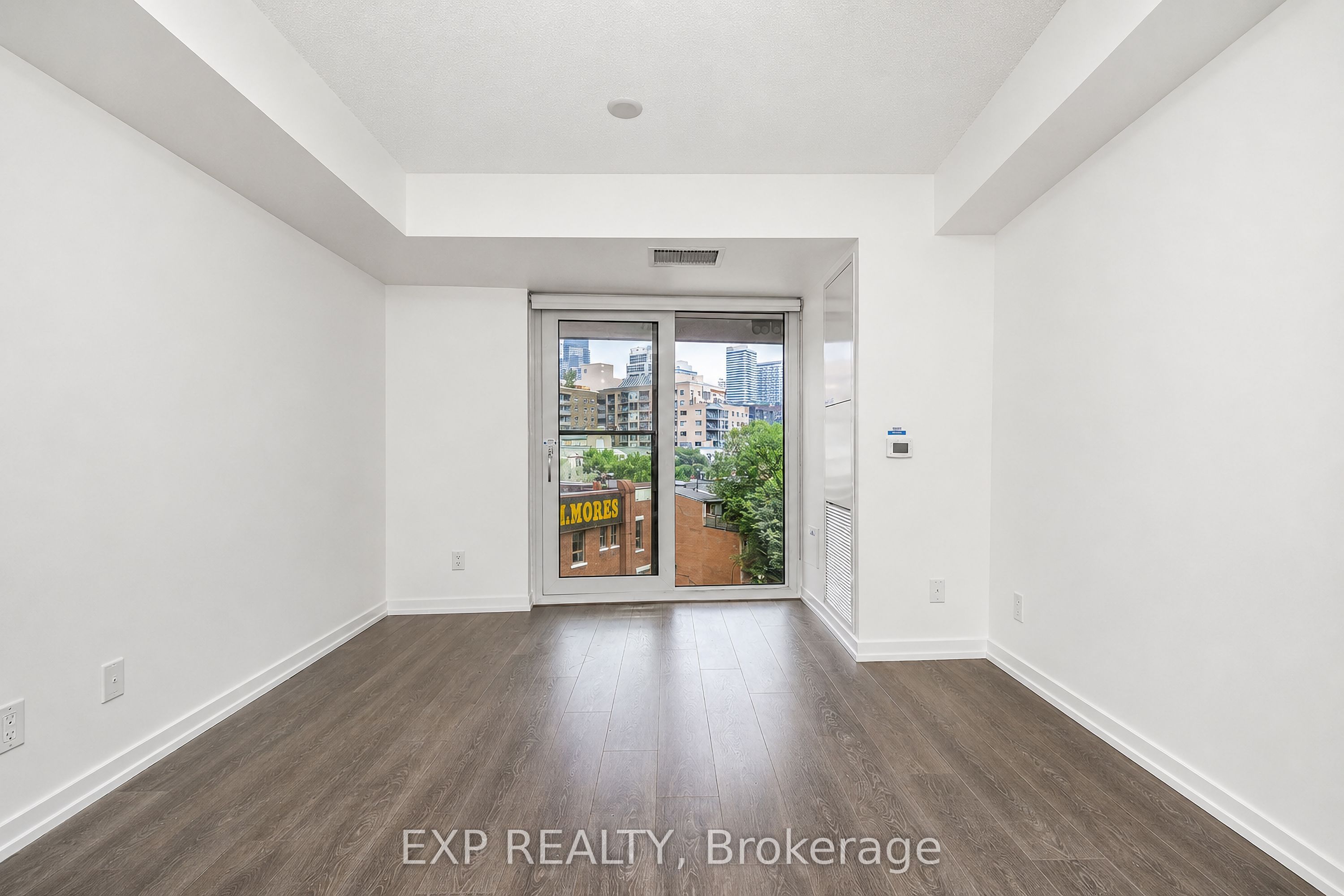 219 Dundas Street E 610