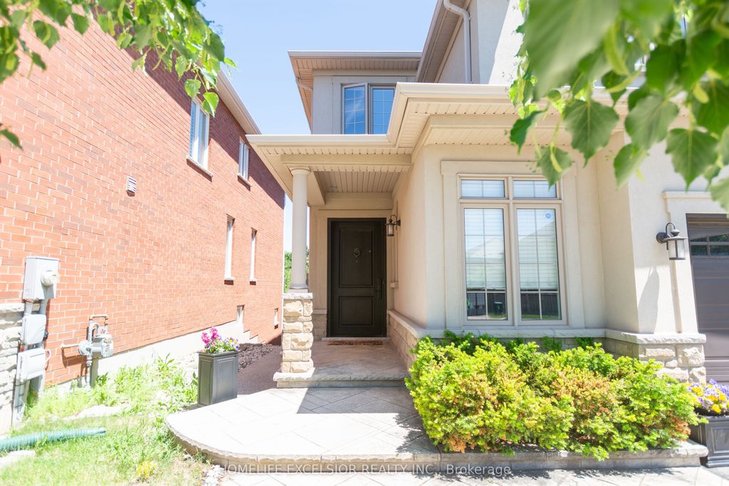 Photo of 2425 QUETICO Crescent, Oakville, ON L6M 0R4 (MLS # W13546824)