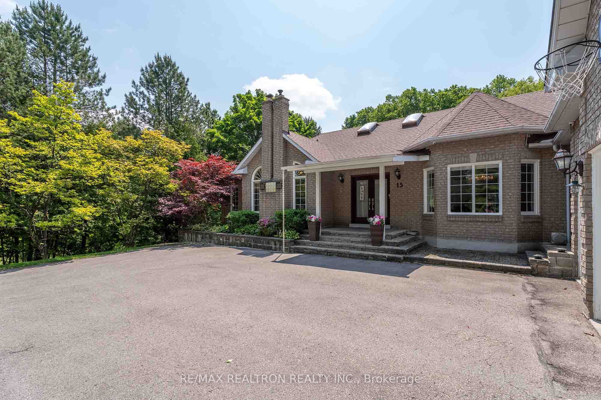 15 Treegrove Circle