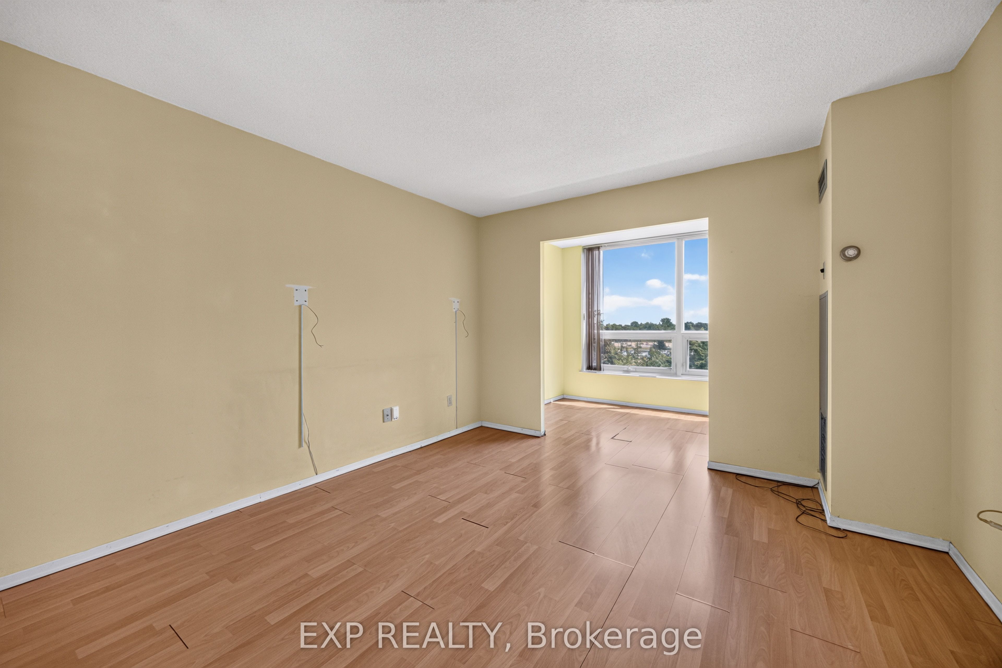 326 Major Mackenzie Drive E 716