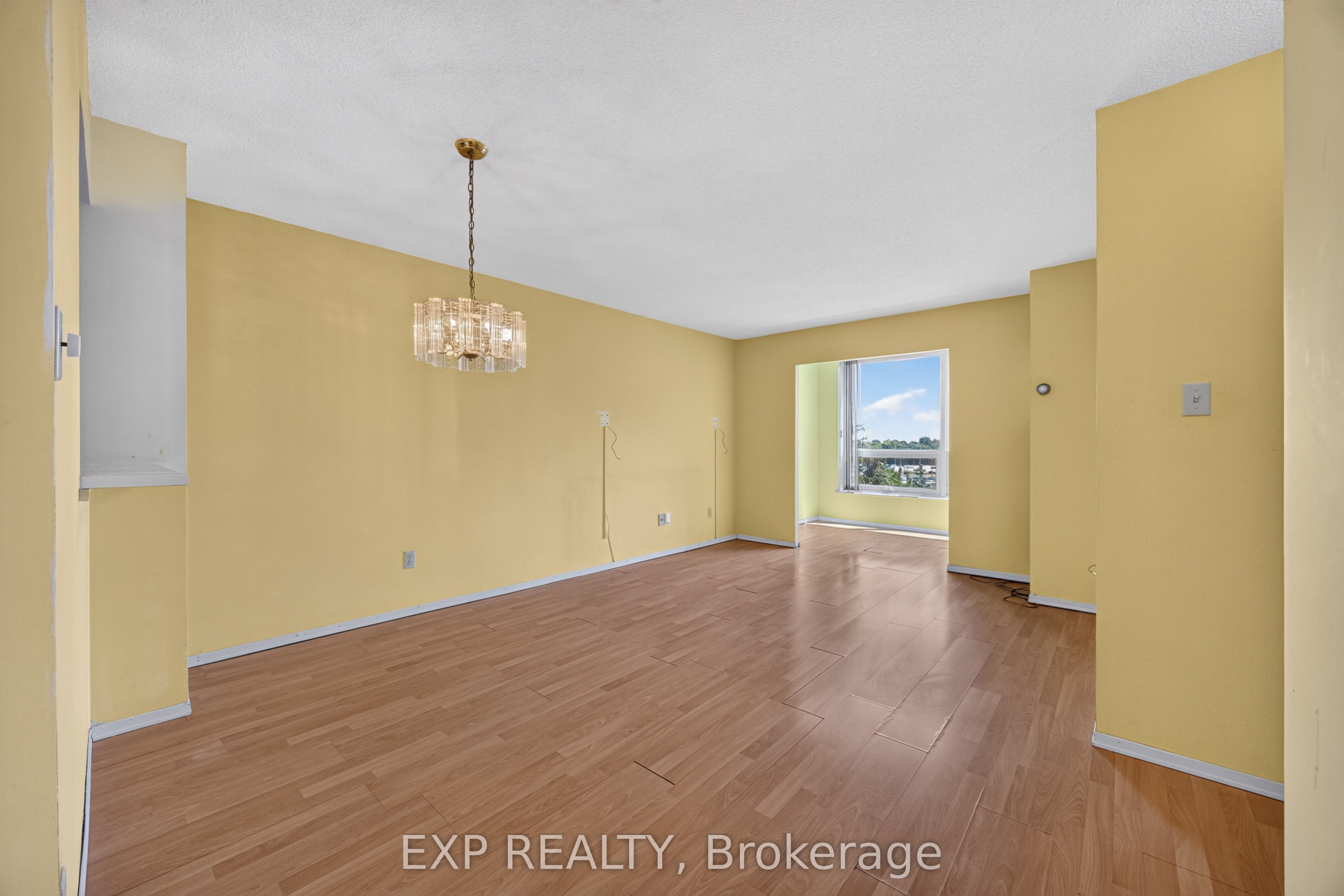 326 Major Mackenzie Drive E 716