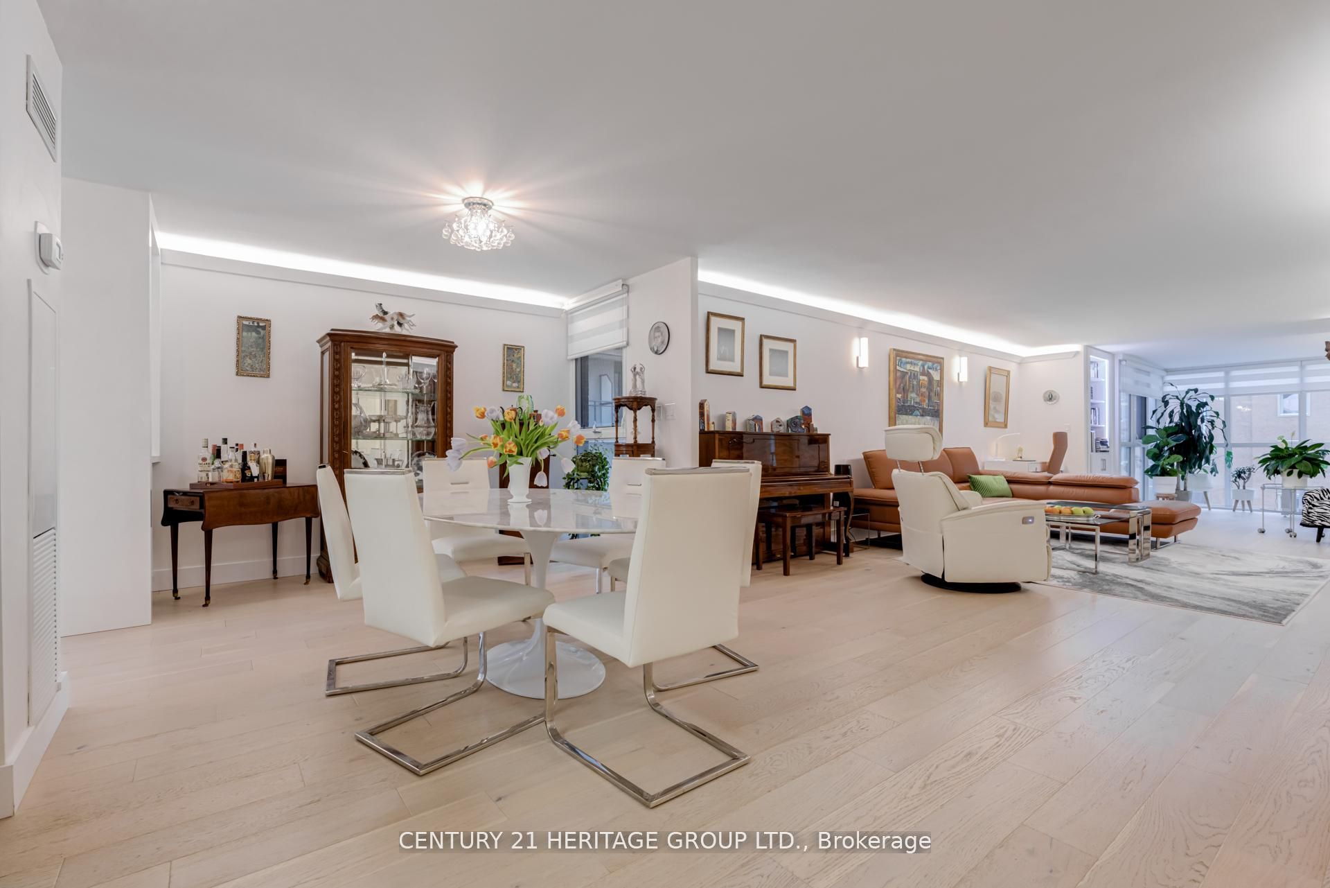 278 Bloor Street E 805