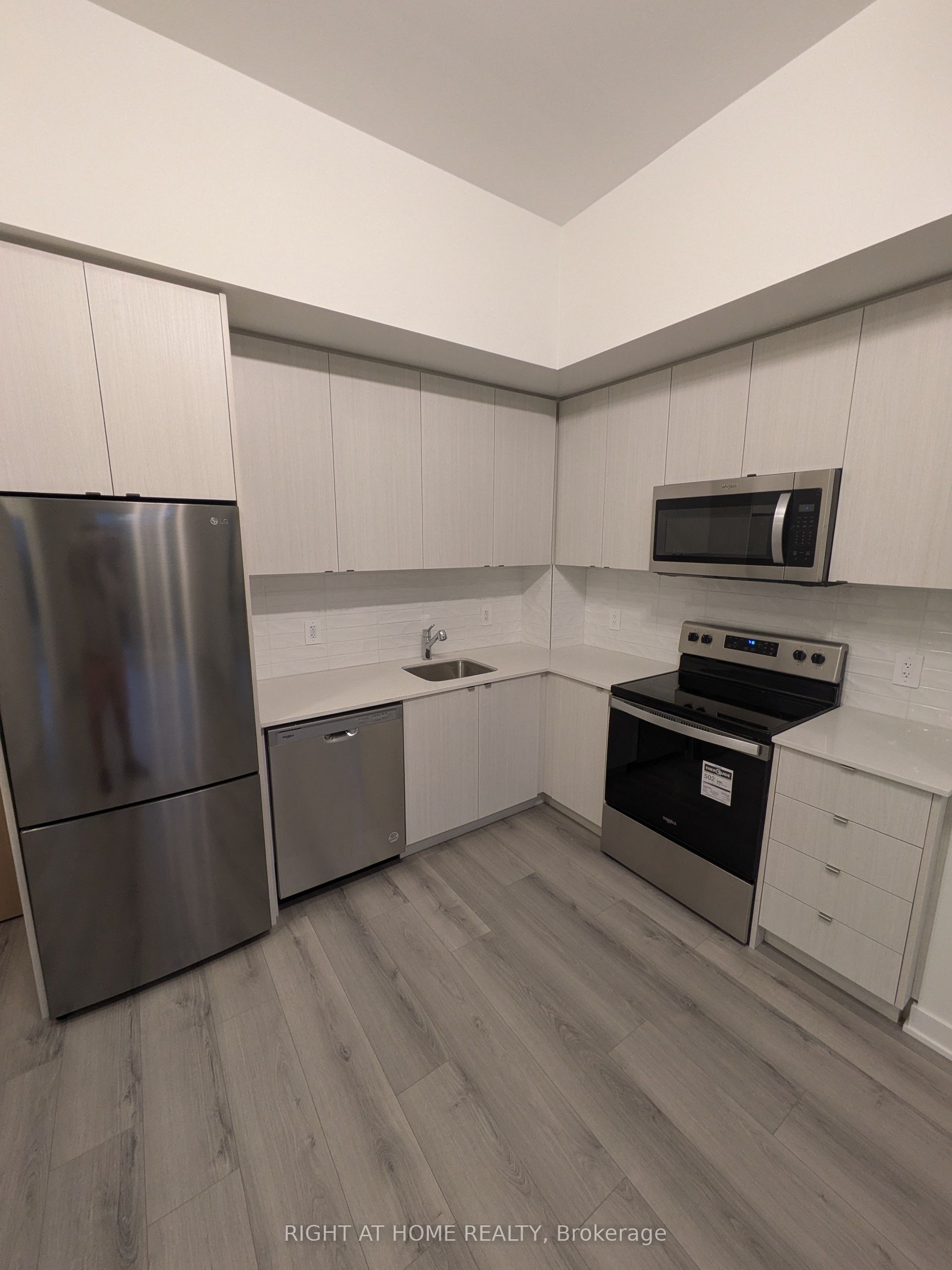 1440 Clarriage Court 102