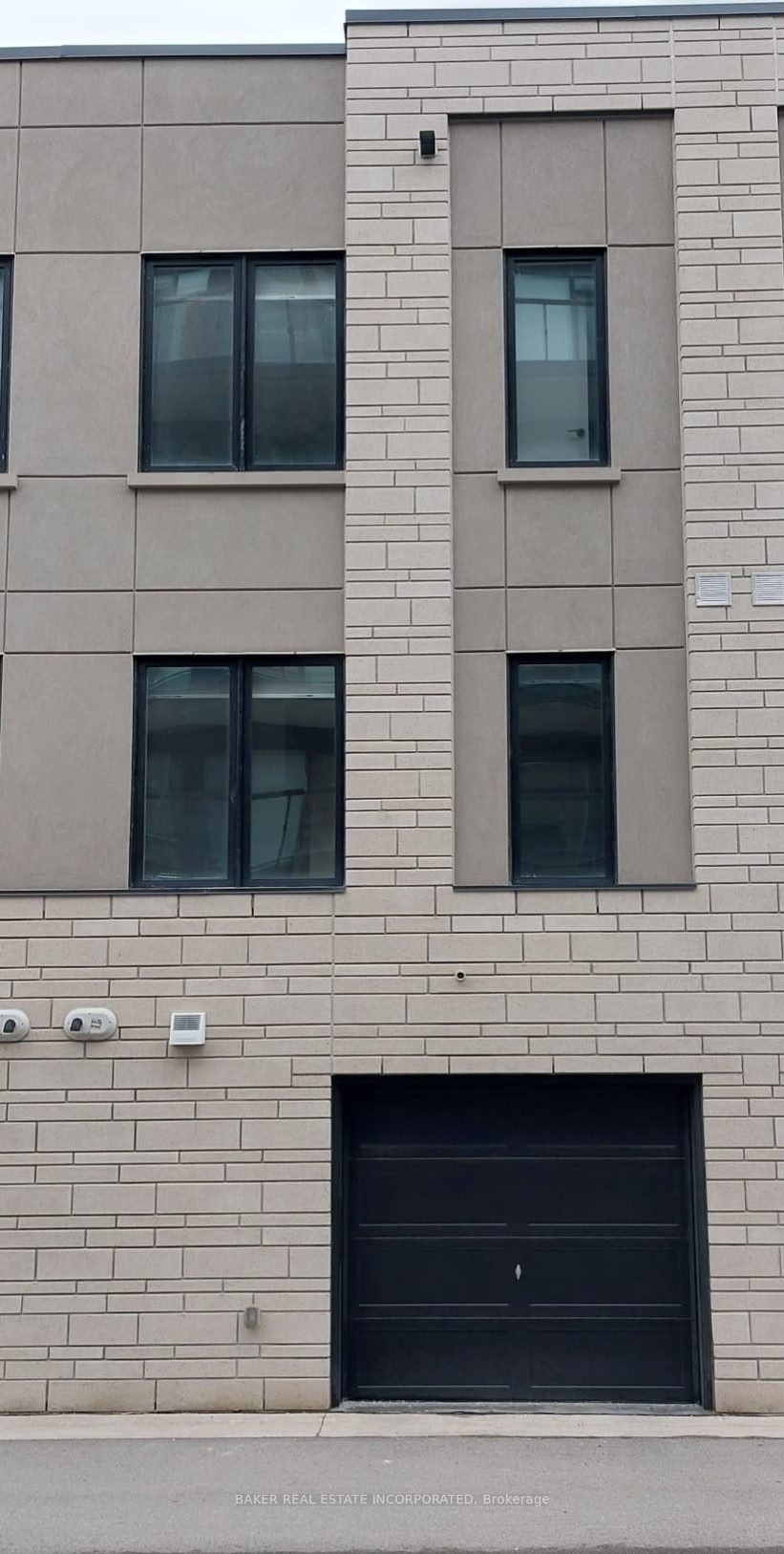 1095 Cooke Boulevard 30