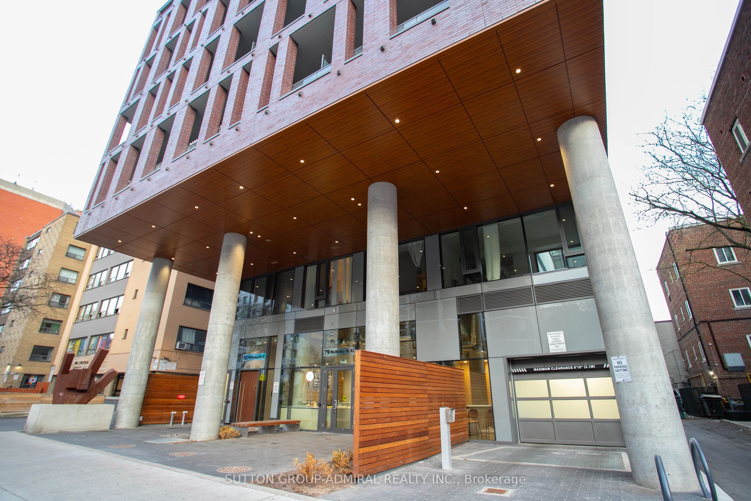 81 Wellesley Street E 2104