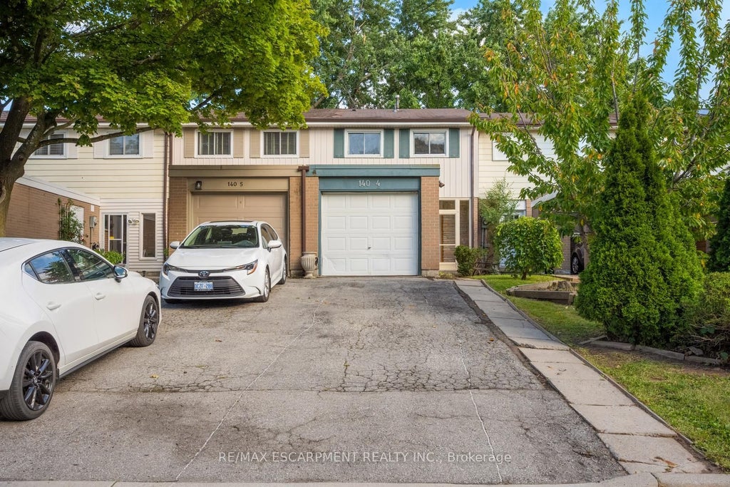 Photo of 140 Ripley Court #4, Oakville, ON L6H 1H1 (MLS # W13696870)