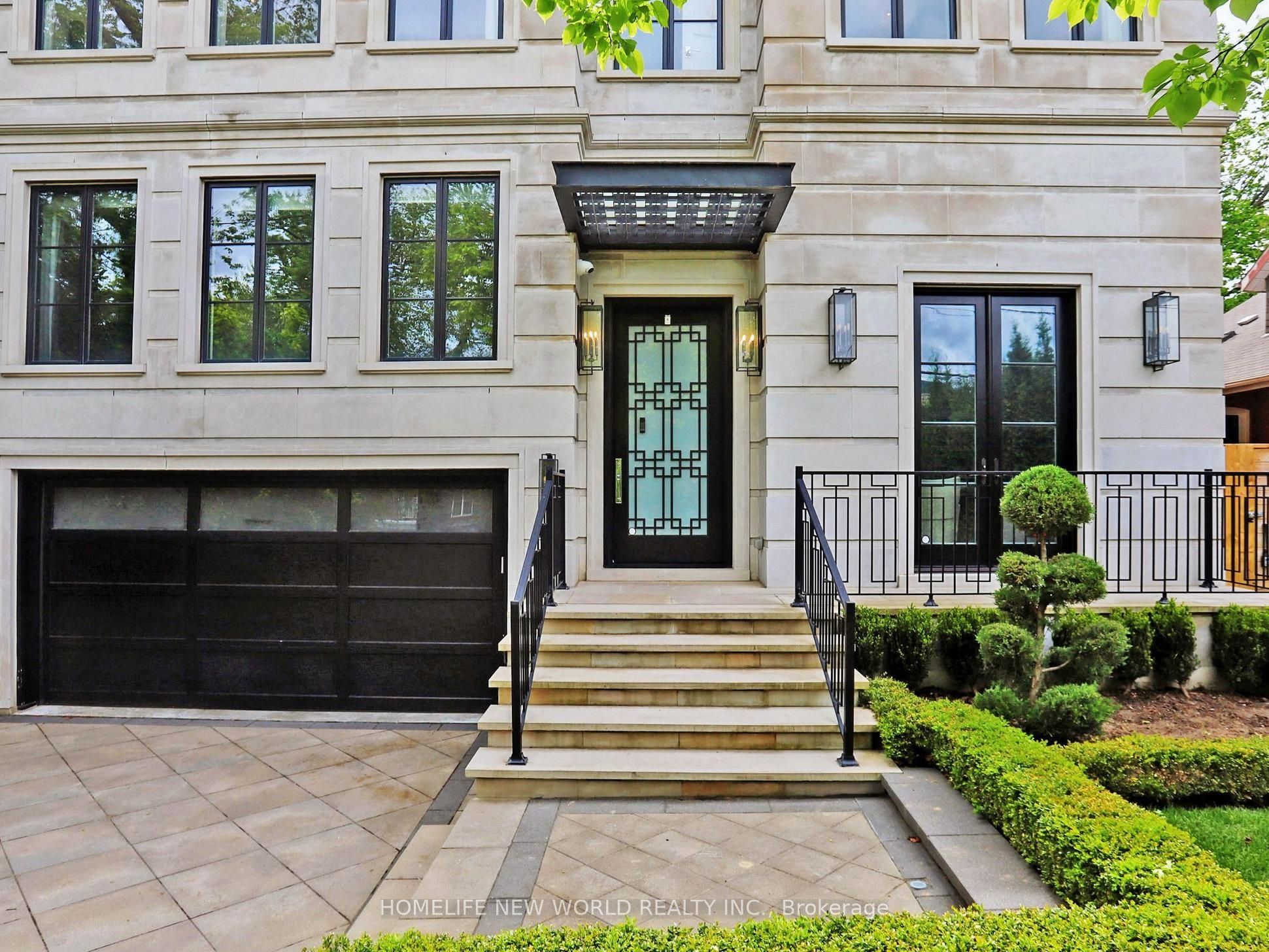 154 Yonge Boulevard