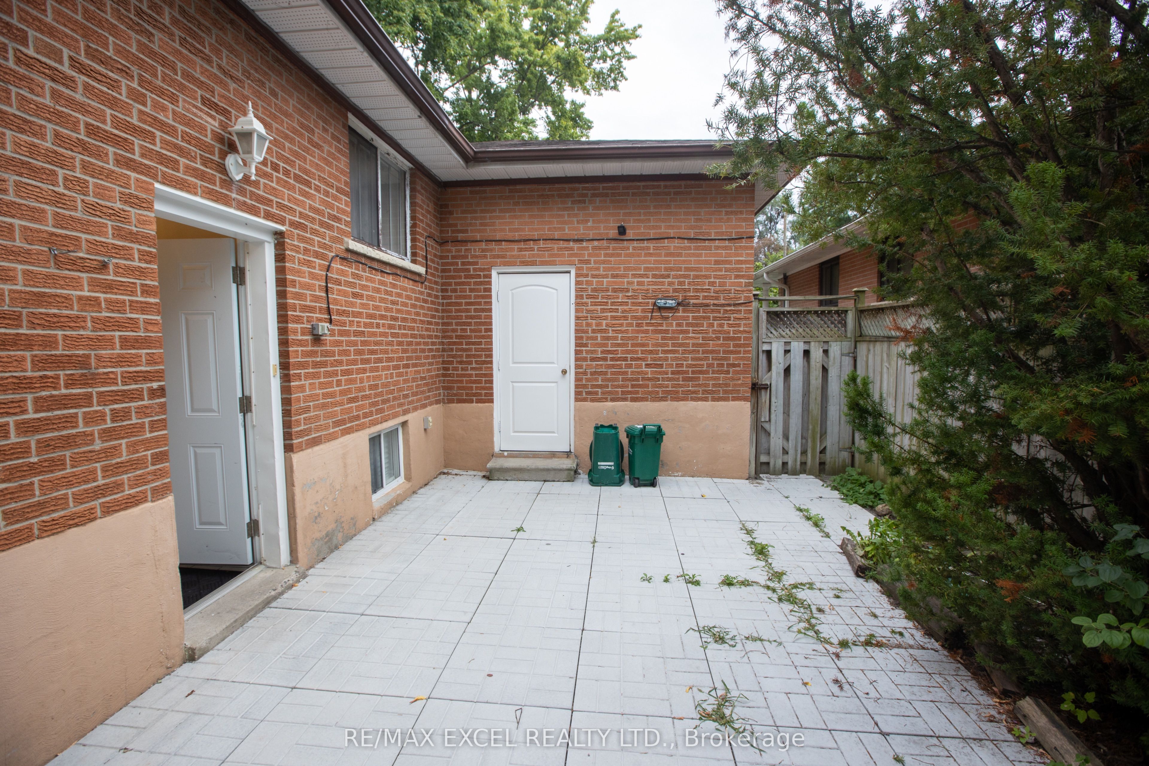 387 Crosby Avenue Bachlor-Basement