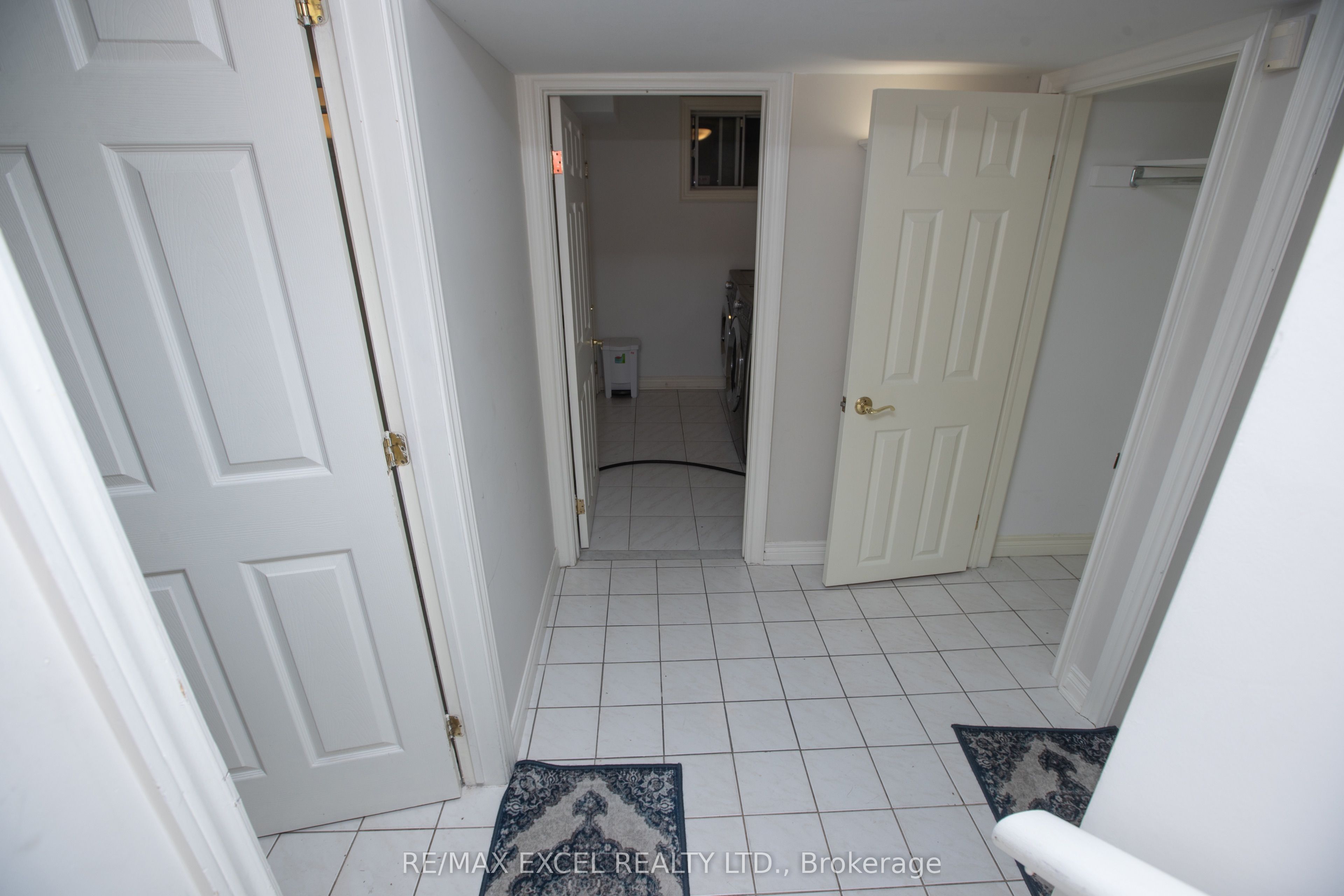 387 Crosby Avenue Bachlor-Basement
