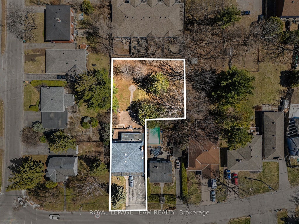 Photo of 429 Ancaster Avenue, Woodroffe, ON K2B 5B6 (MLS # X13788426)
