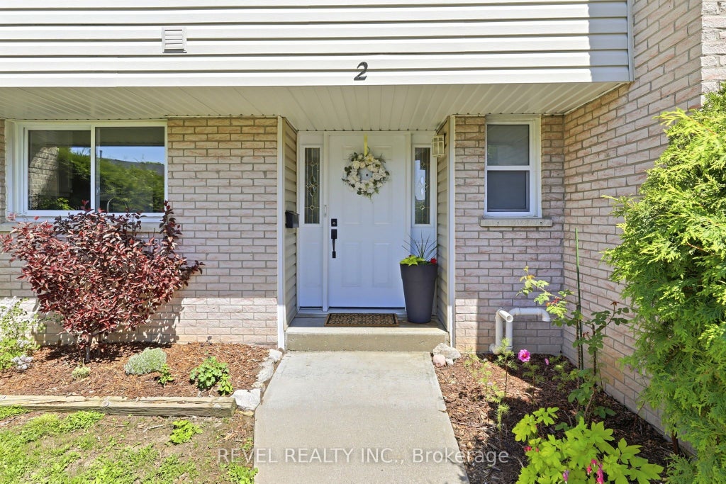 Photo of 669 Osgoode Drive #2, London South, ON N6E 2C7 (MLS # X13539132)