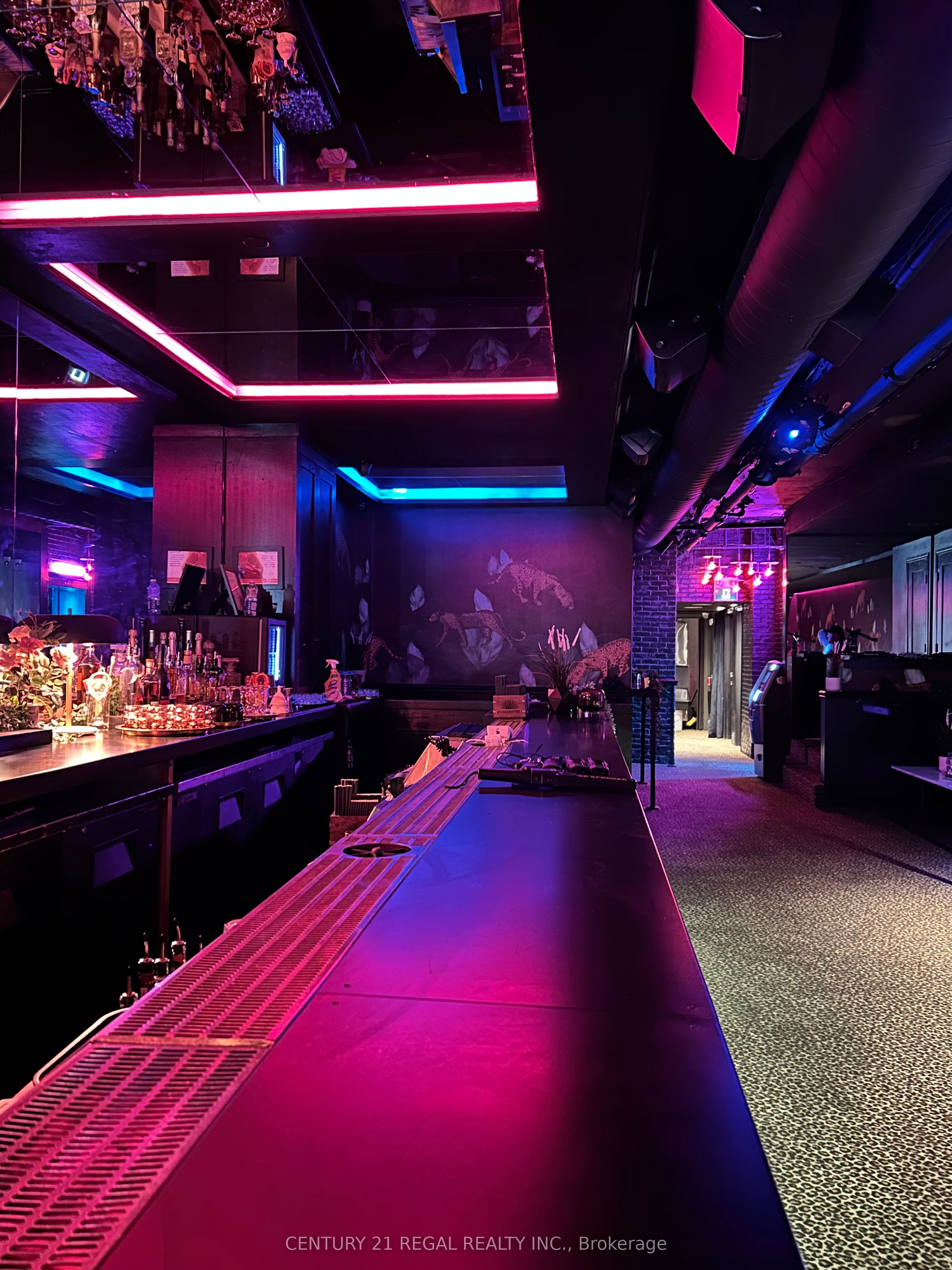 563 QUEEN Street W