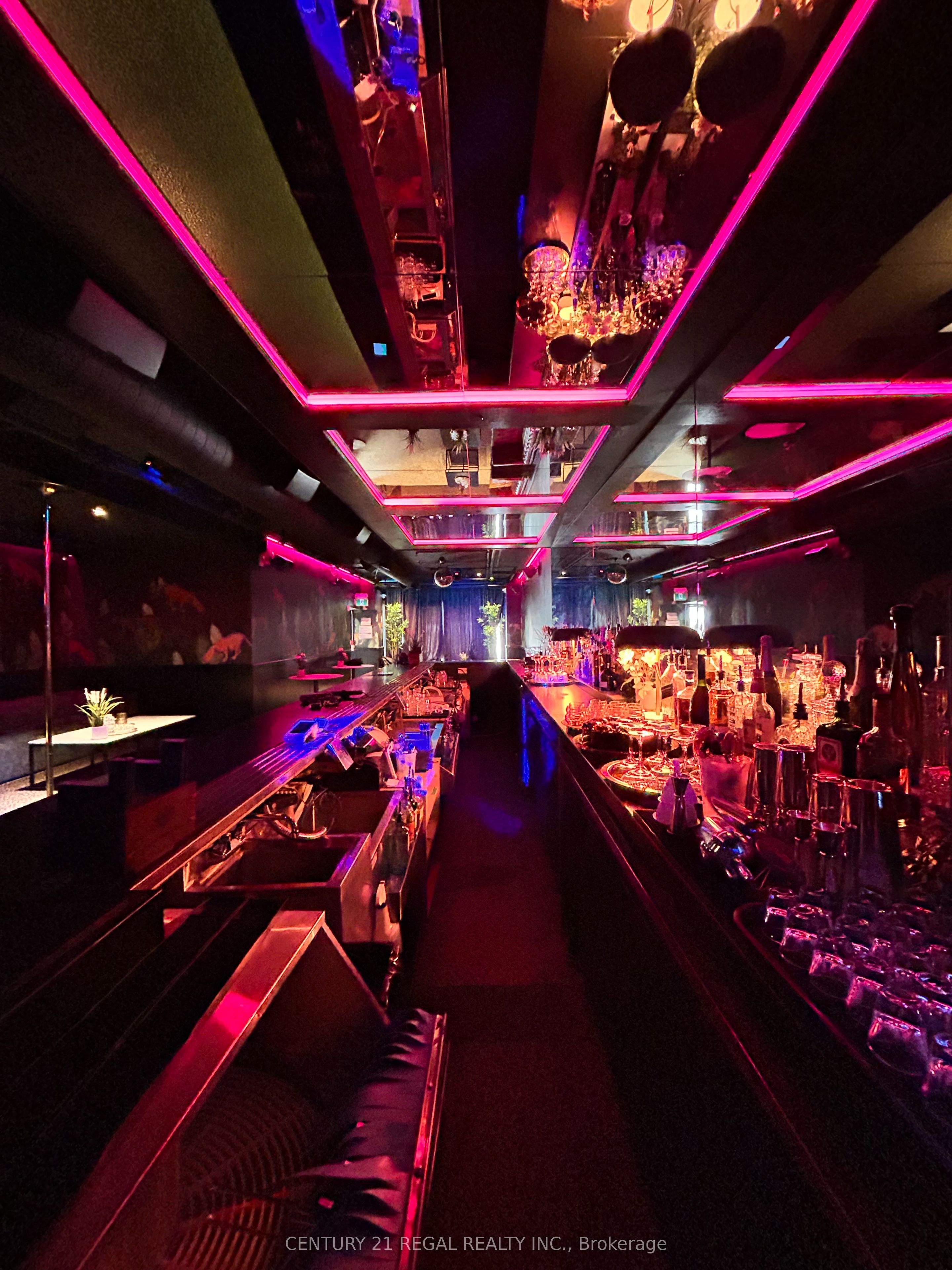 563 QUEEN Street W
