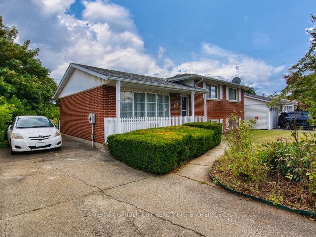 Photo of 230 Lakeshore Road, St. Catharines, ON L2M 1R5 (MLS # X12589060)