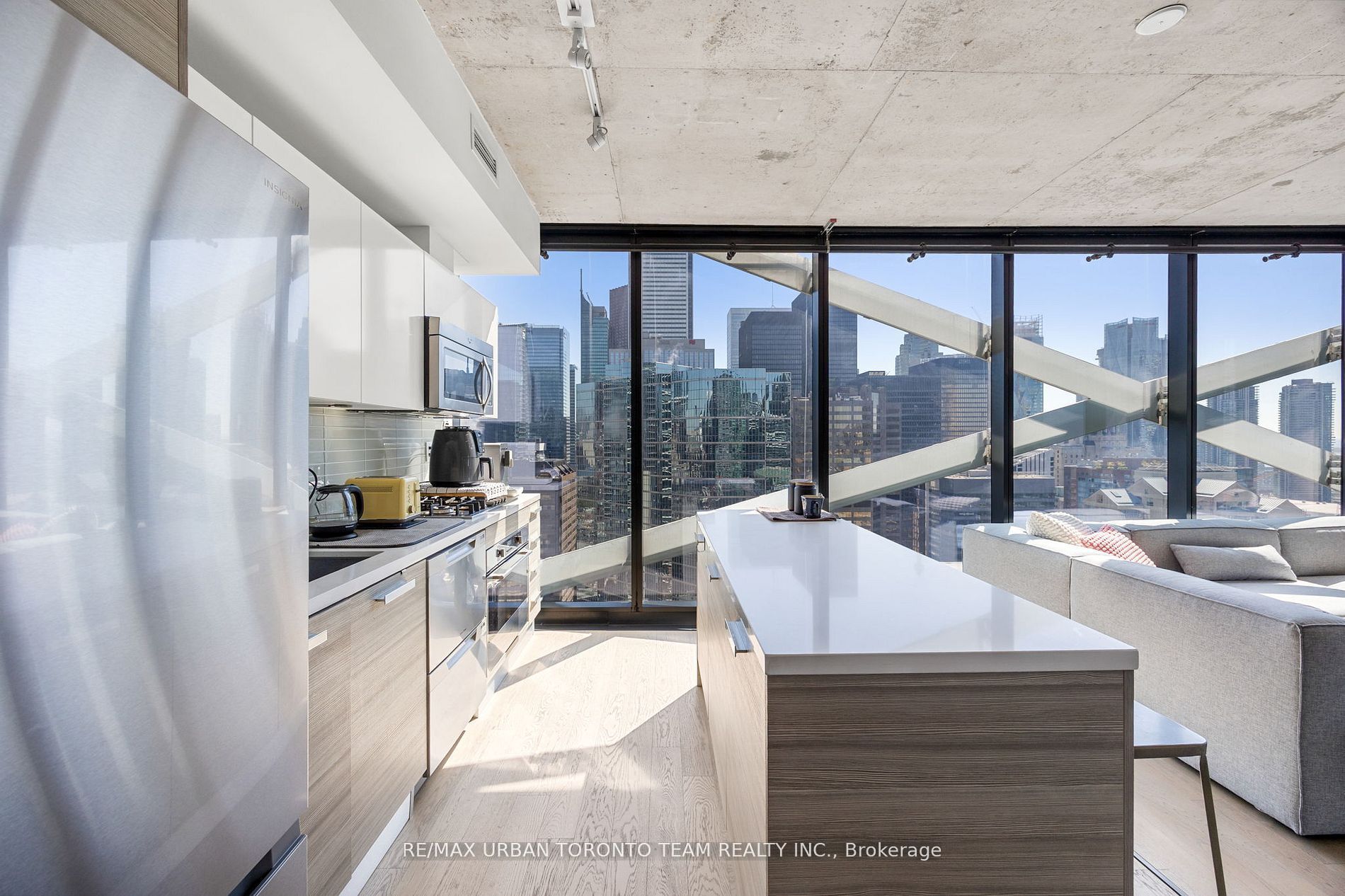 224 King Street W 2804