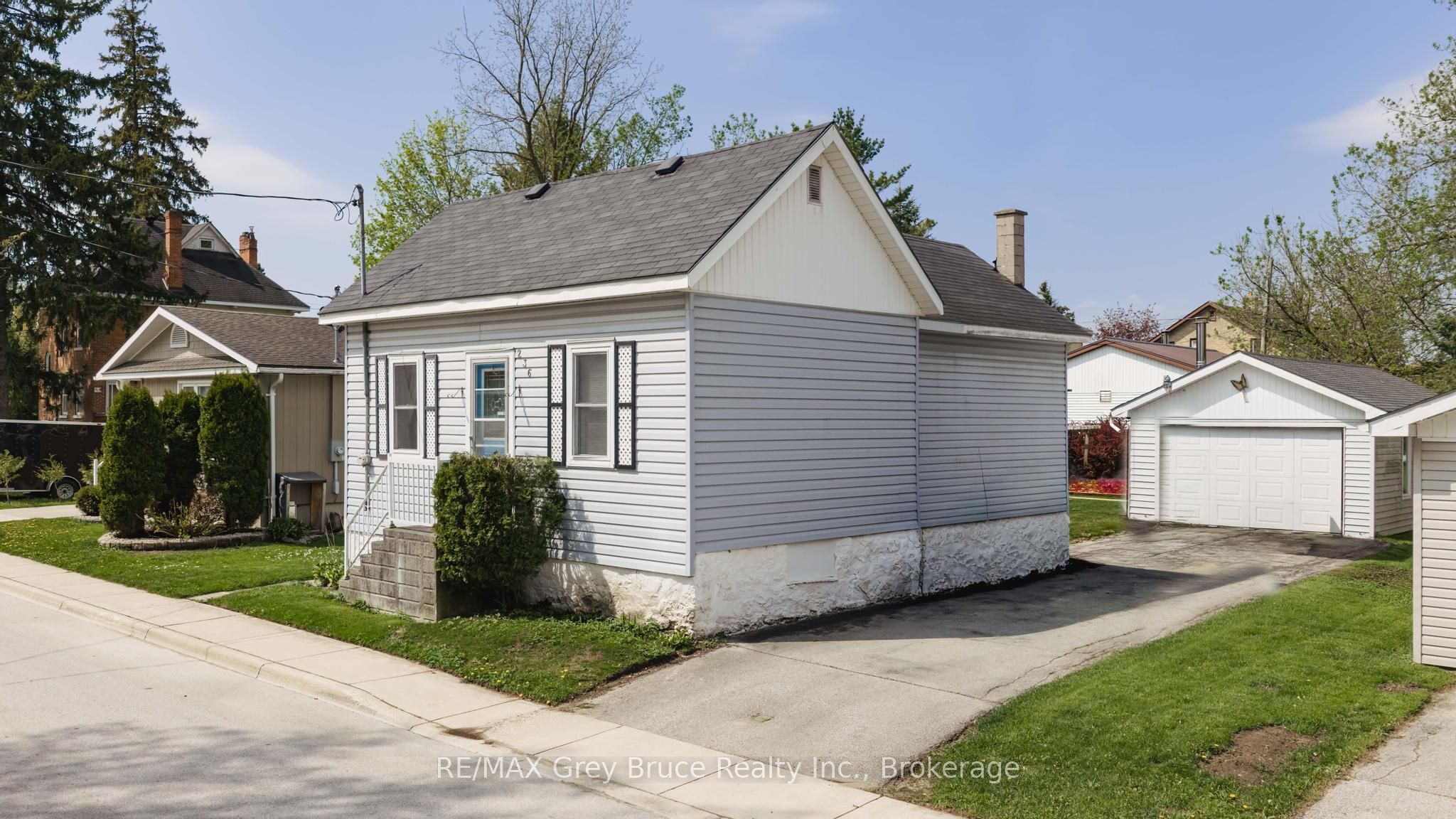 Photo 1 of 20 — 236 2nd Avenue S, Arran-Elderslie, ON N0G 1L0