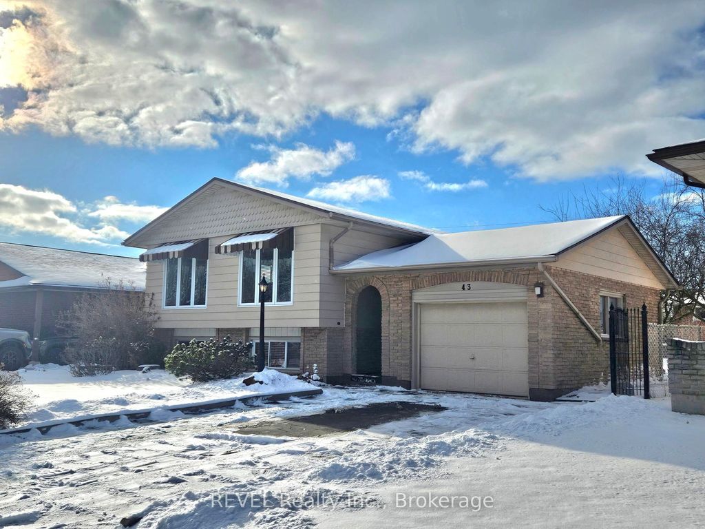 Photo of 43 Trelawn Parkway, Welland, ON L3C 1W4 (MLS # X12657834)