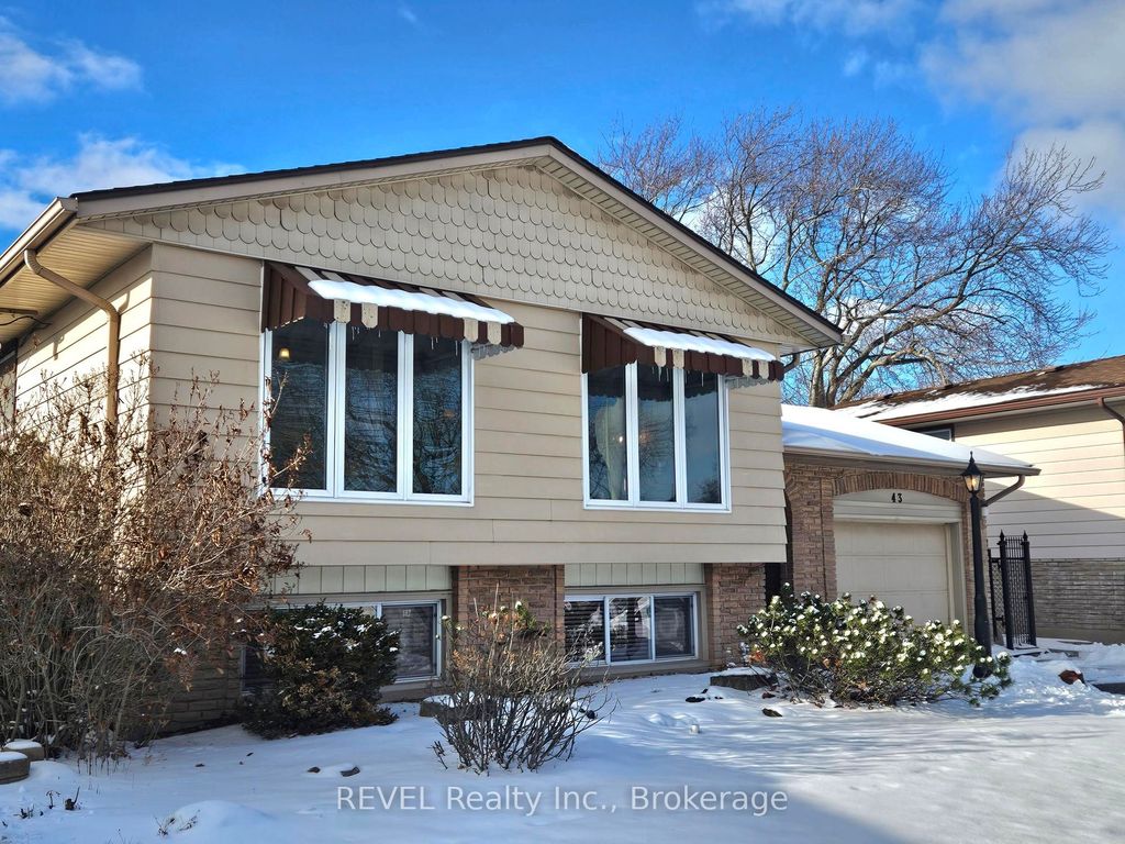Photo of 43 Trelawn Parkway, Welland, ON L3C 1W4 (MLS # X12657834)