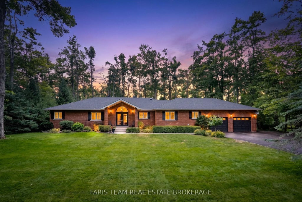 Photo of 10 Green Mountain Court, Oro-Medonte, ON L0L 2L0 (MLS # S13746216)