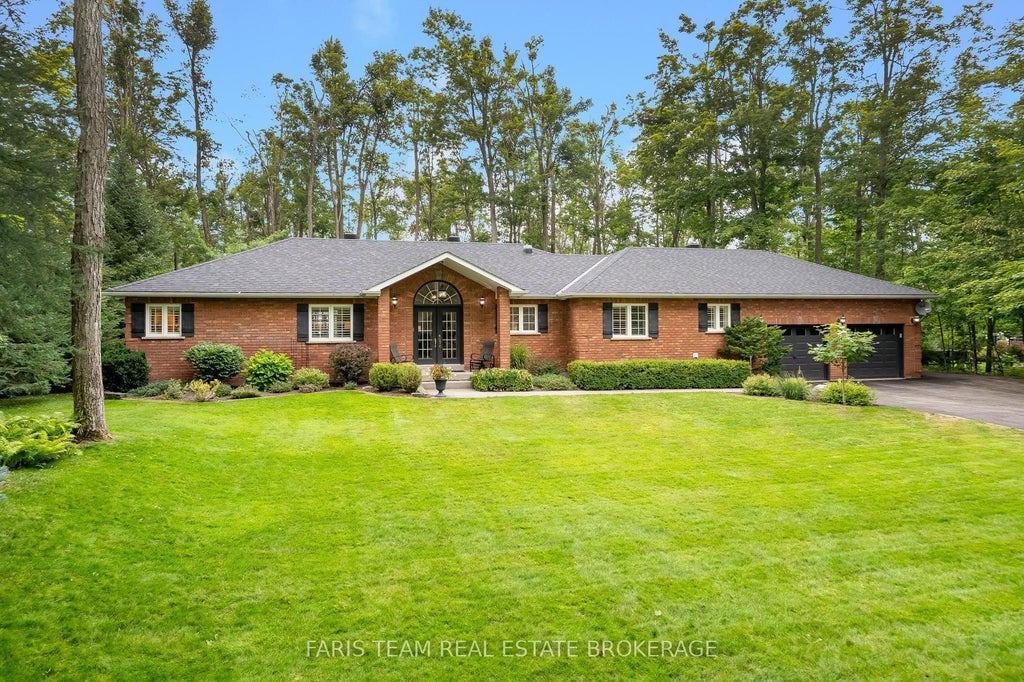Photo of 10 Green Mountain Court, Oro-Medonte, ON L0L 2L0 (MLS # S13746216)