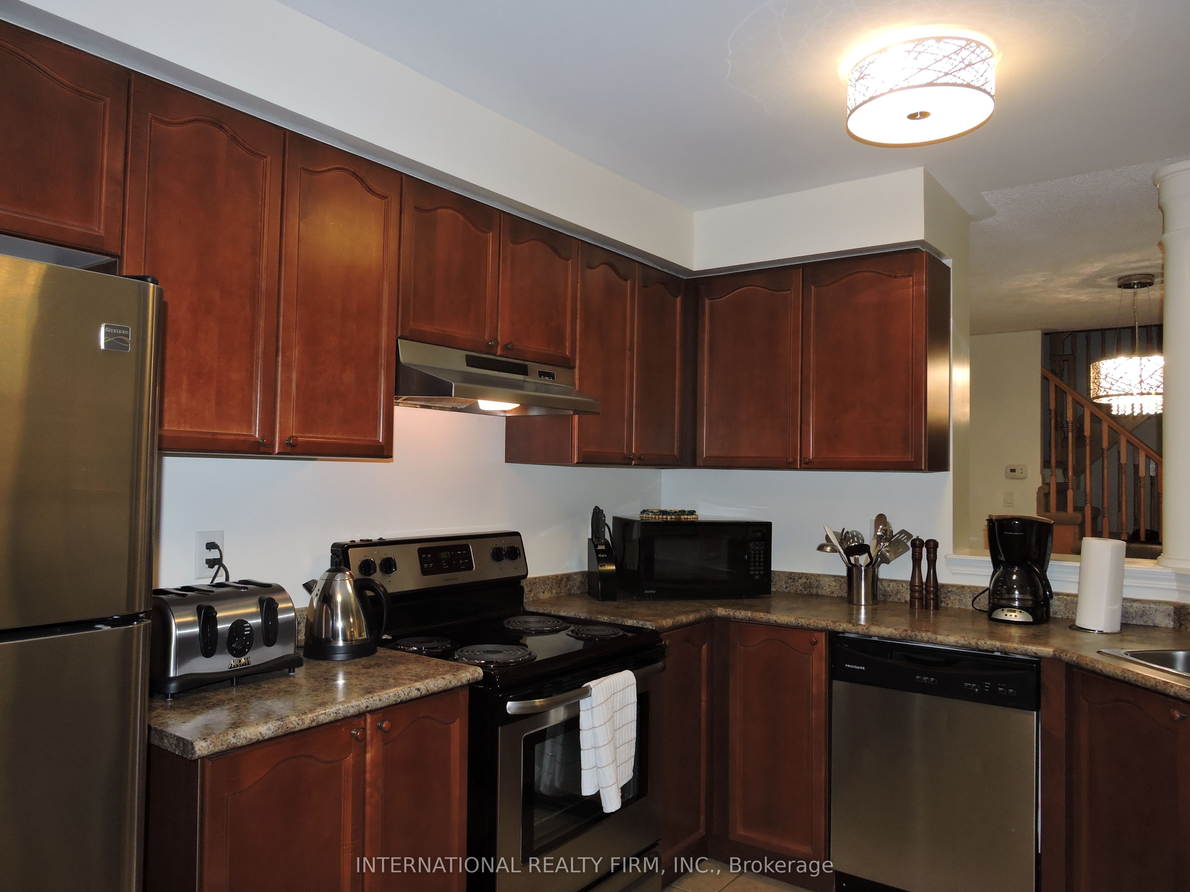 2453 Baintree Crescent