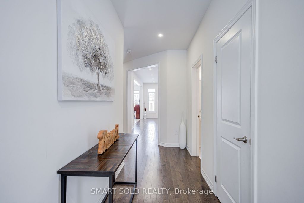 Photo of 117 Ferragine Crescent, Bradford West Gwillimbury, ON L3Z 4K2 (MLS # N12764732)