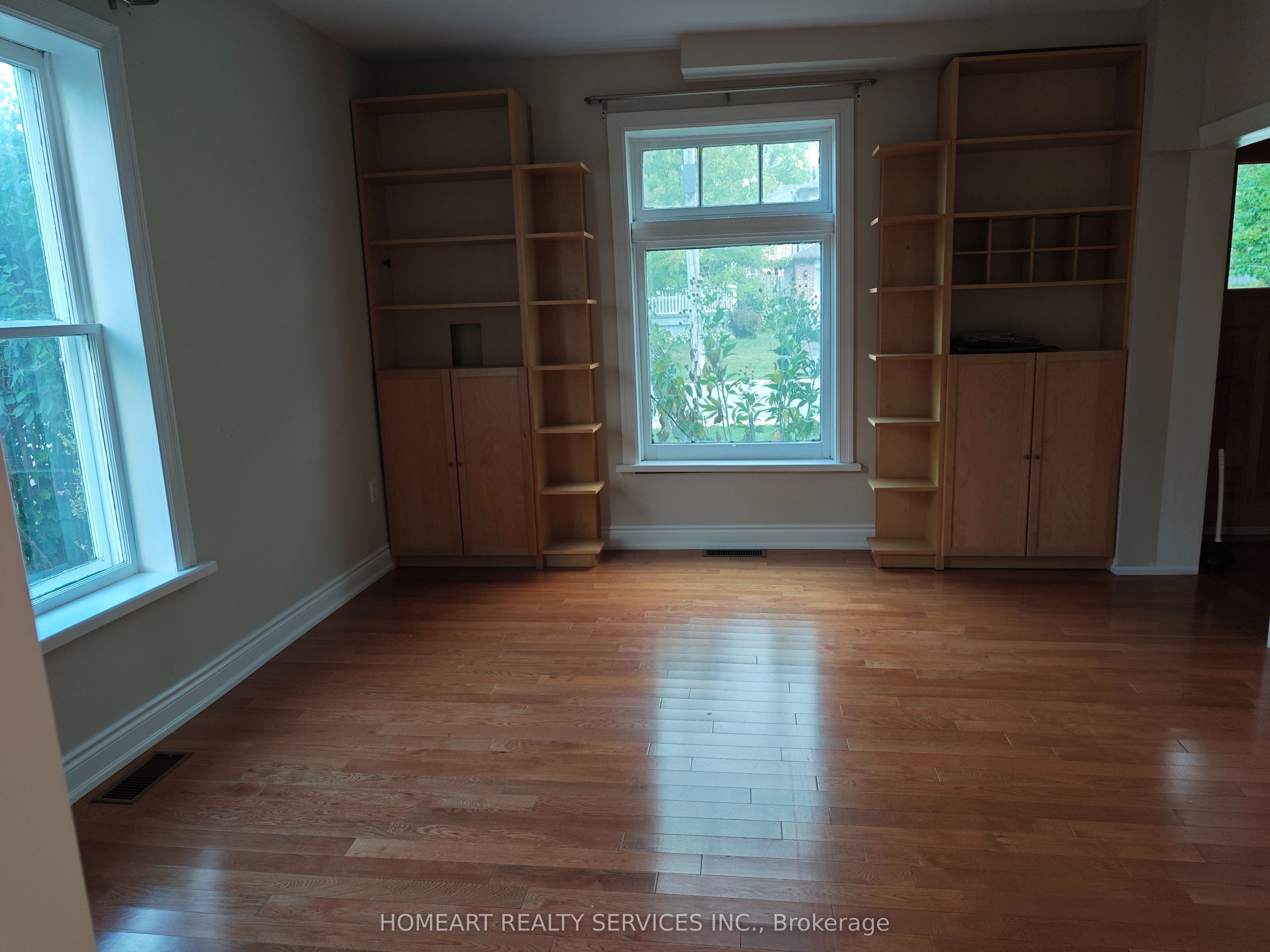 6 Rouge Street