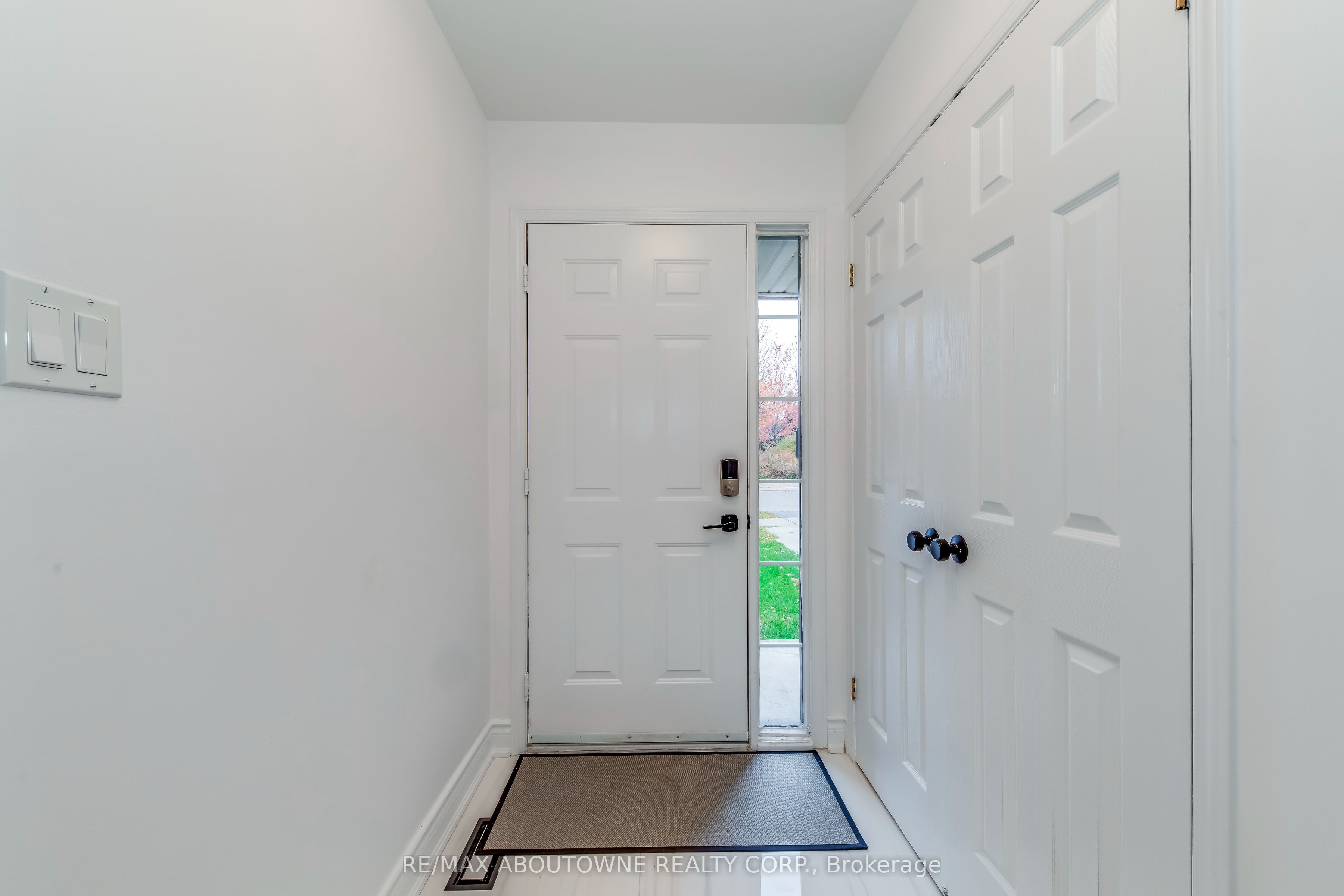 2246 Fairbairn Court