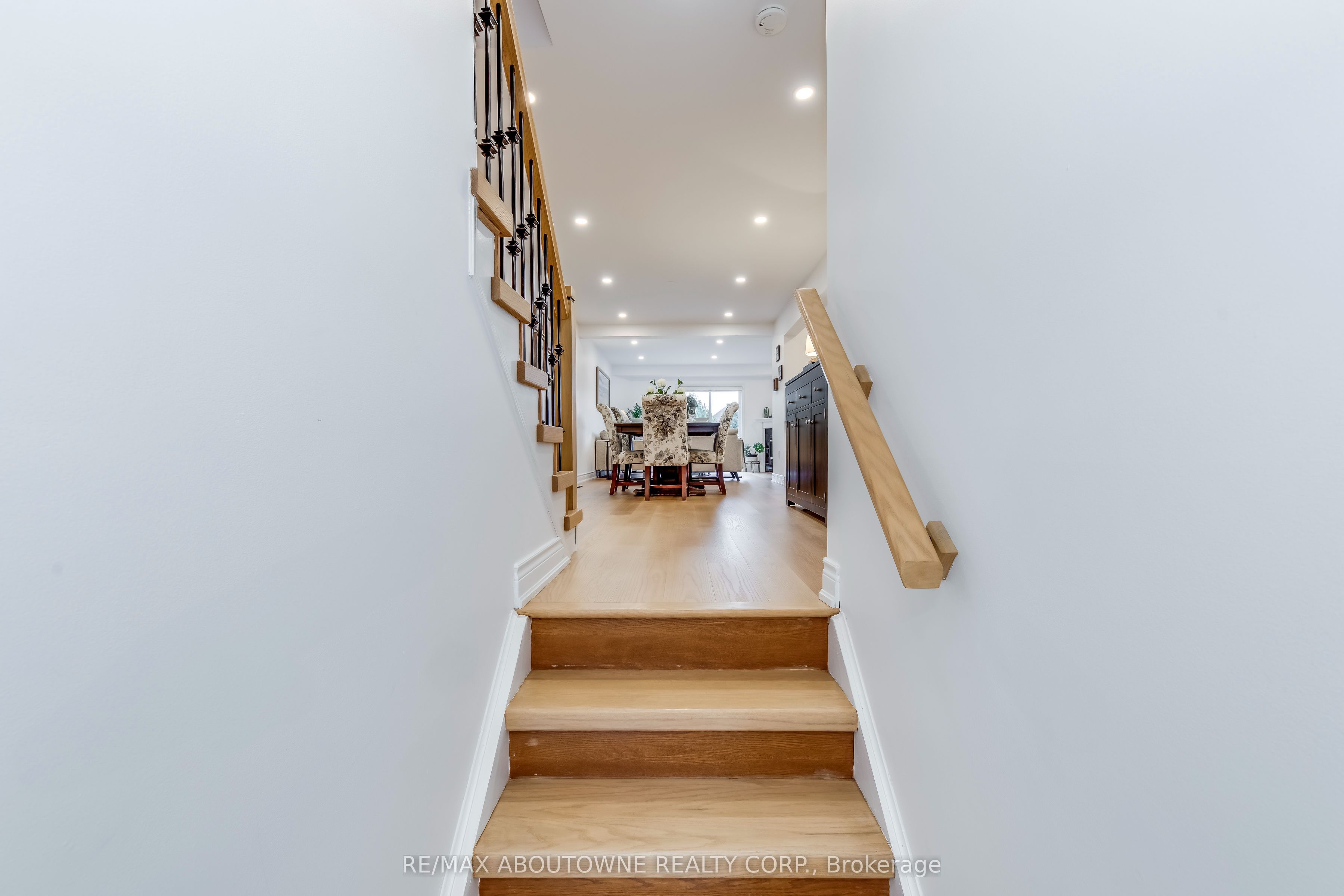 2246 Fairbairn Court