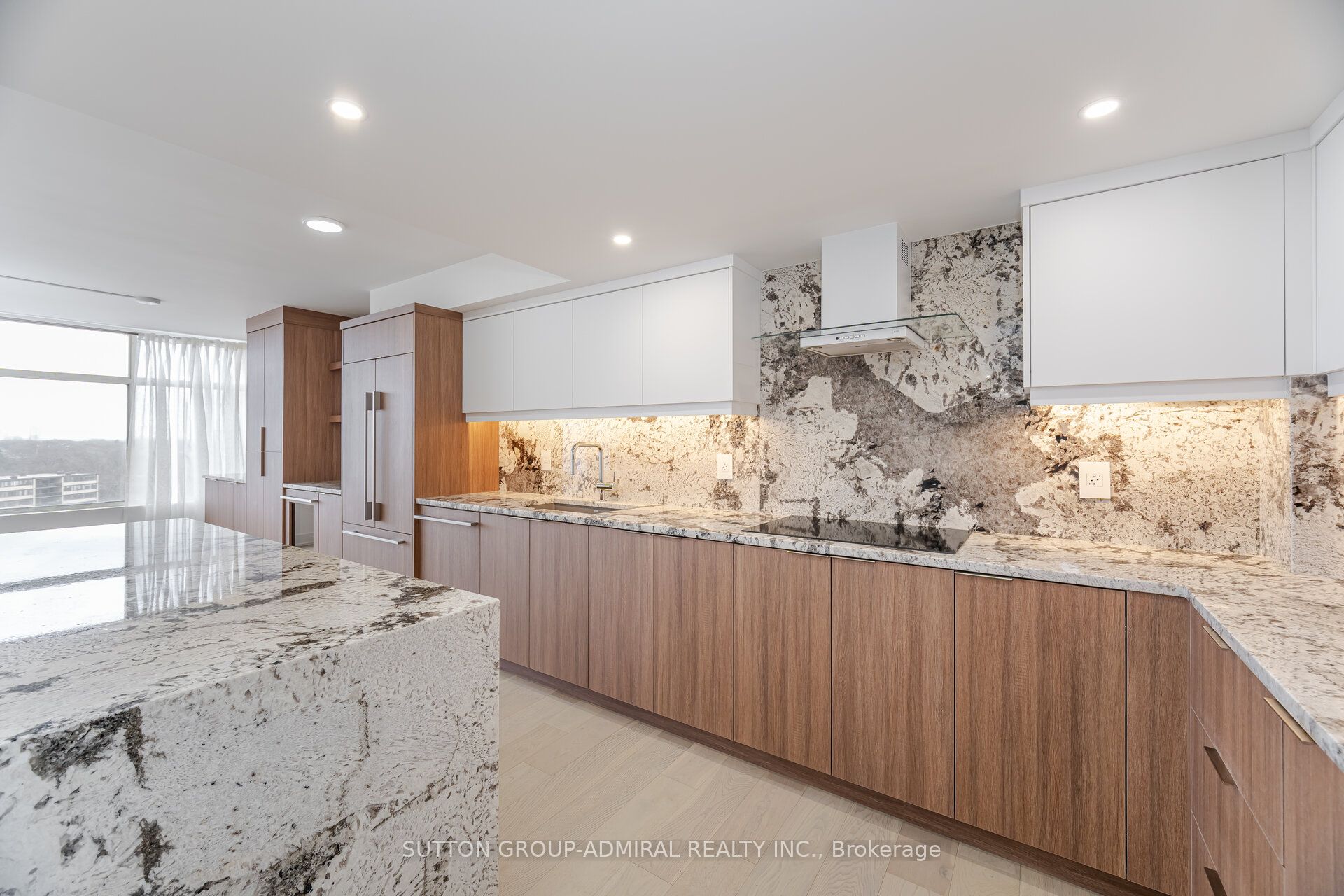 900 Yonge Street 902