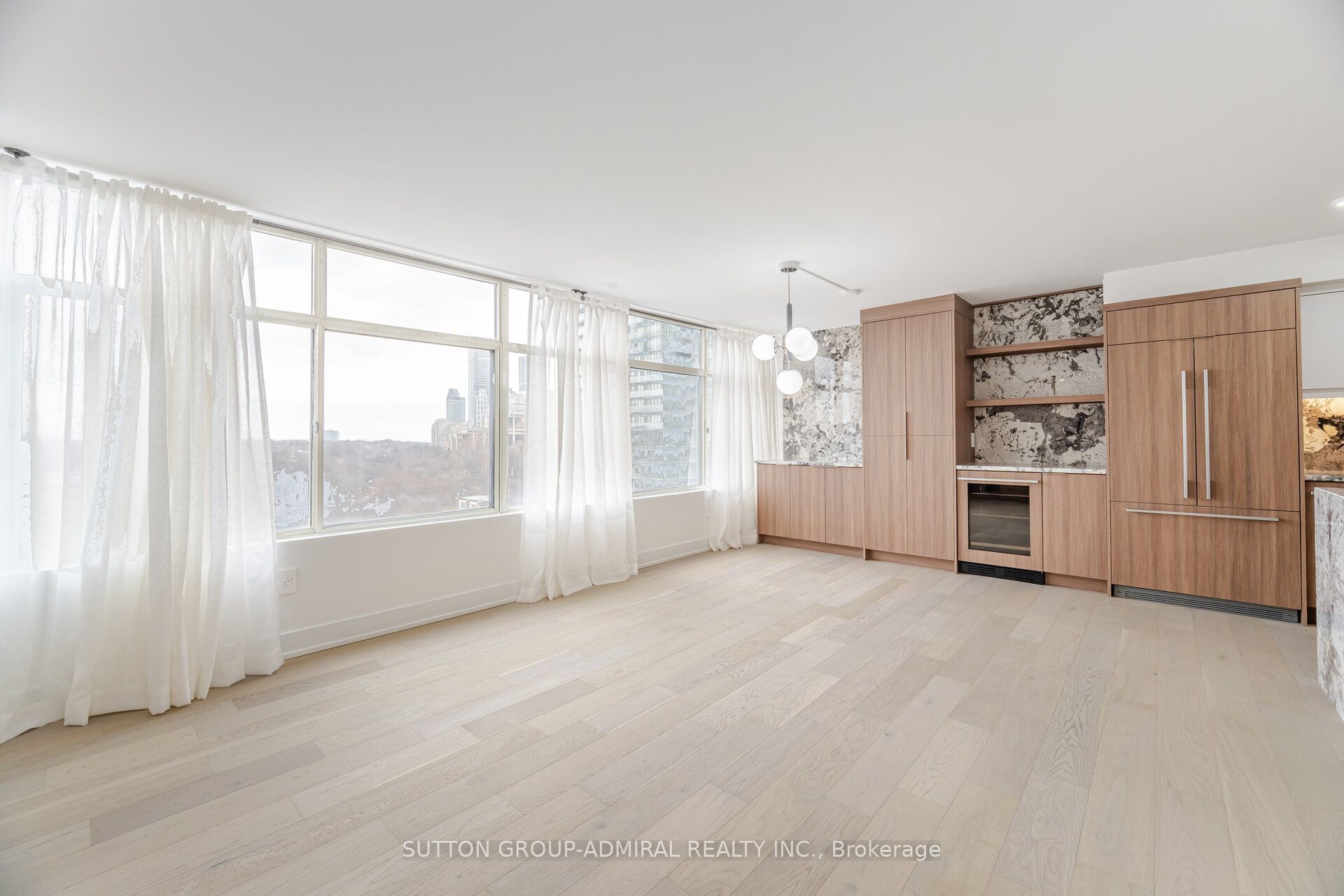 900 Yonge Street 902