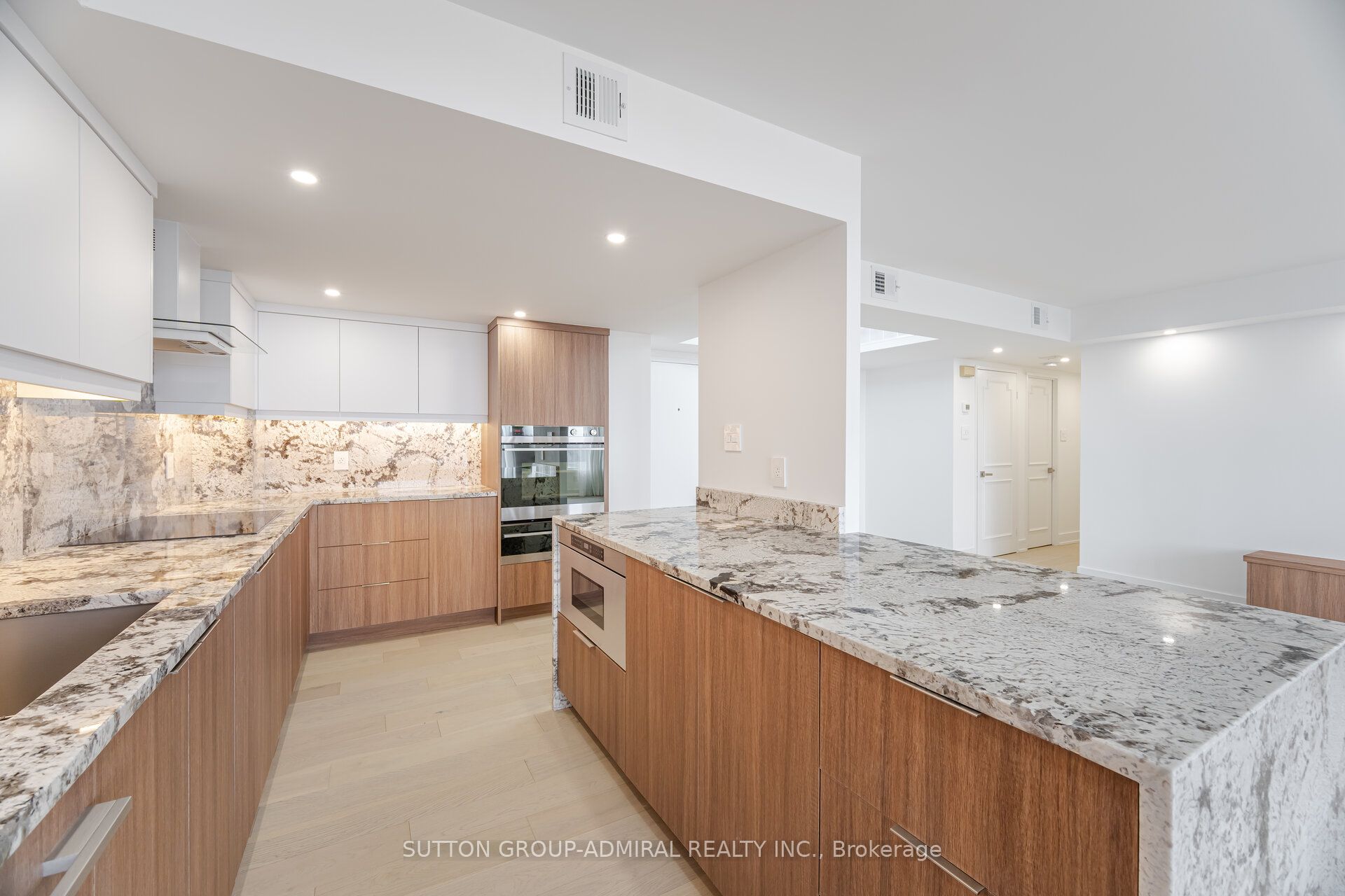 900 Yonge Street 902
